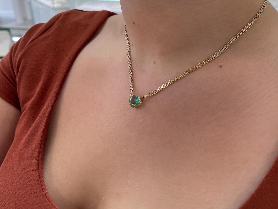 2,19 Karat Bluish Green Heart Cut kolumbianischer Smaragd-Anhänger Halskette im Angebot 3