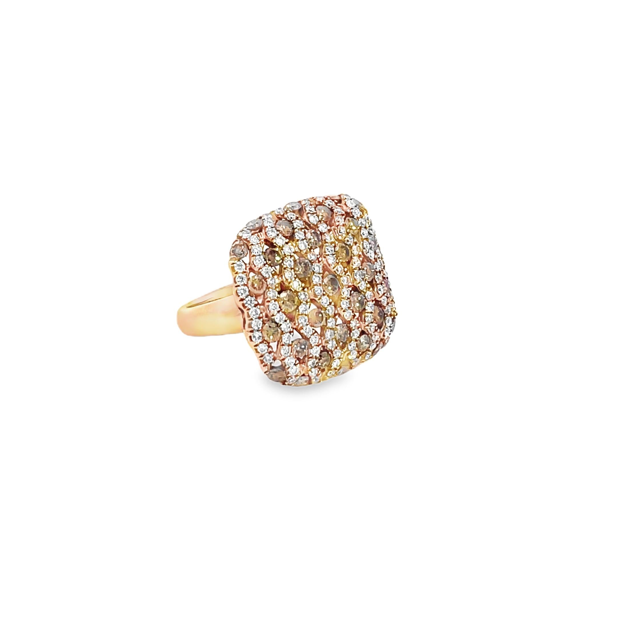 Taglio rotondo Anello in oro rosa con diamanti bianchi e marroni da 2,19 carati in vendita