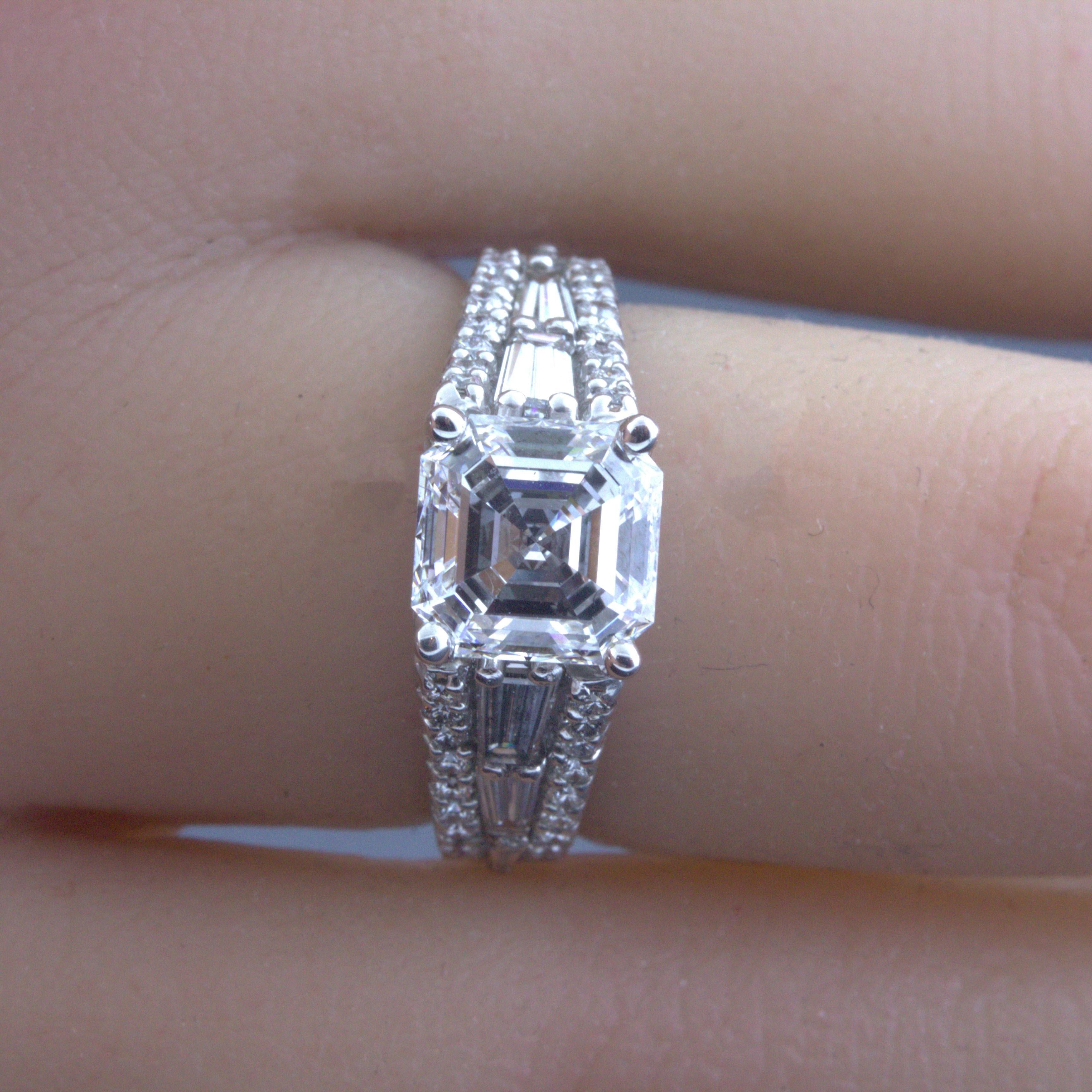 2.19 Carat D-VS2 Asscher-cut Diamond Platinum Engagement Ring, GIA Certified For Sale 1
