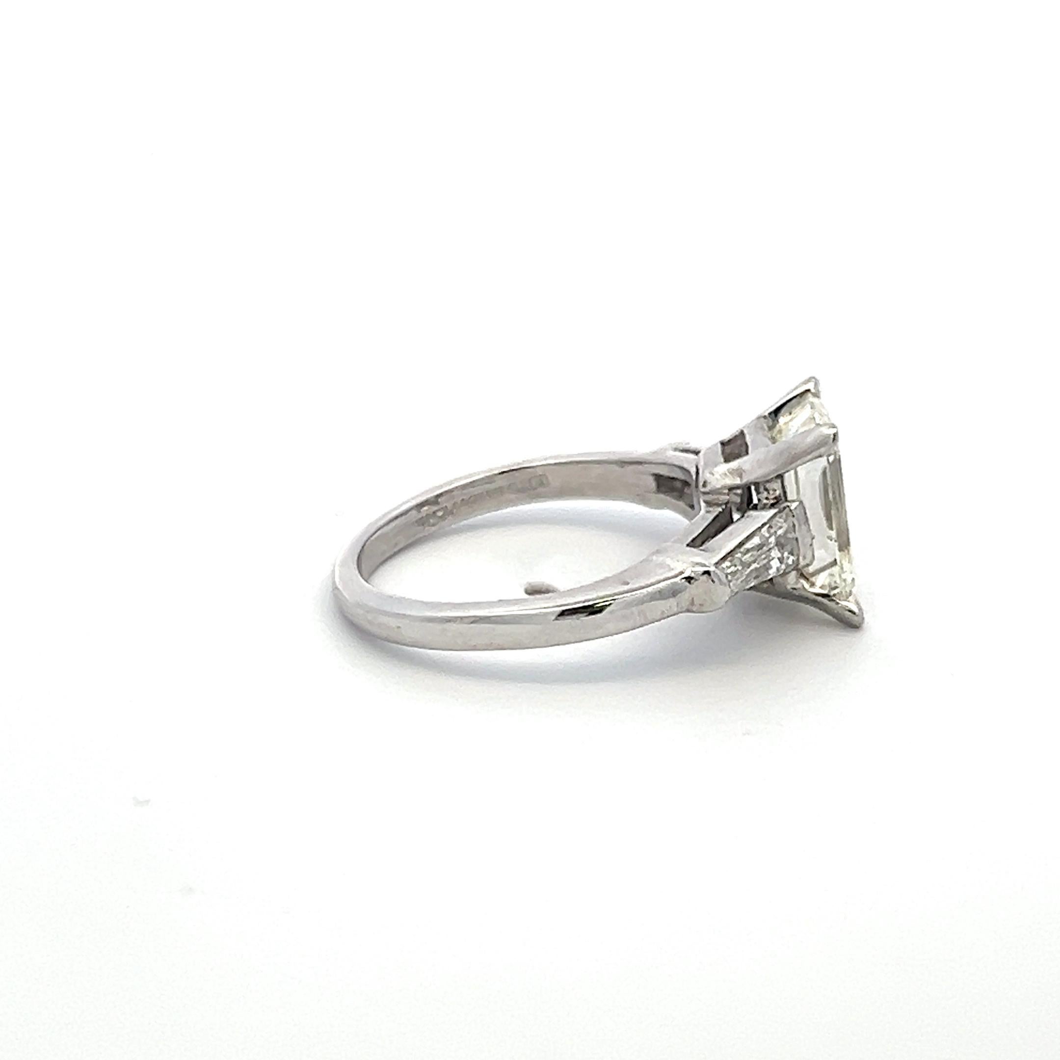 Title:
2.19 Carat Emerald Cut L SI1 and Tapered Baguette Shape J VS Diamond Platinum Engagement Ring
Style:
Engagement
Metal:
Platinum
Gemstone 1:
1.95 Carat Diamond
Number of Stones:
1
Color:
L
Clarity:
SI1
Shape:
Emerald Cut
GIA:
DIAM EC L SI1
