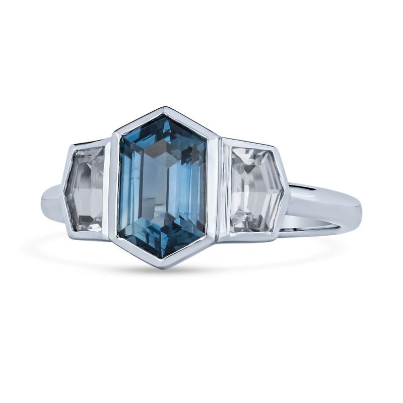 Platinring mit 2,19 Karat sechseckigem natürlichem blauem Saphir und Diamant (Hexagonschliff)
