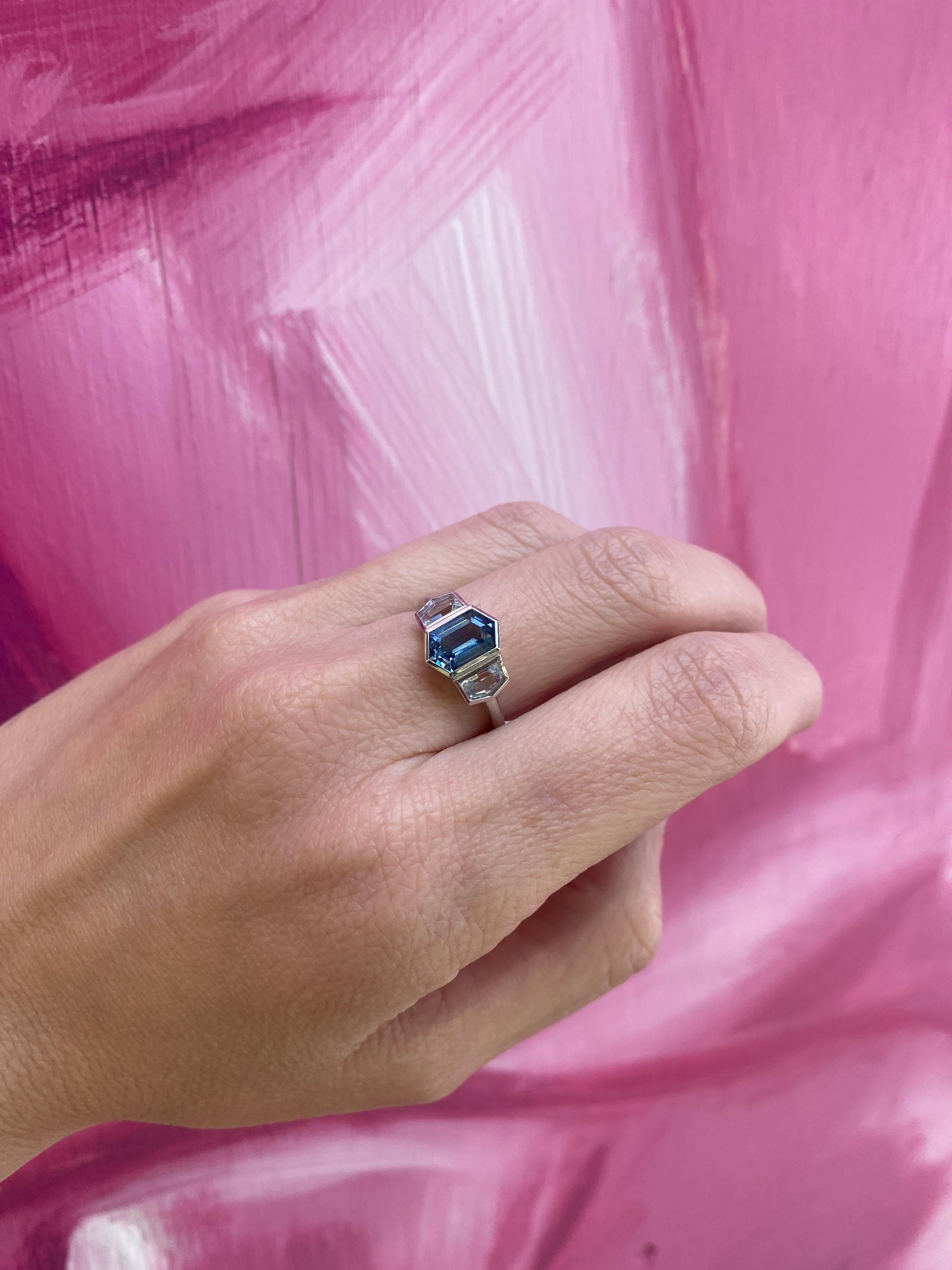 Women's or Men's 2.19 Carat Hexagonal Shaped Natural Blue Sapphire & Diamond Platinum Ring