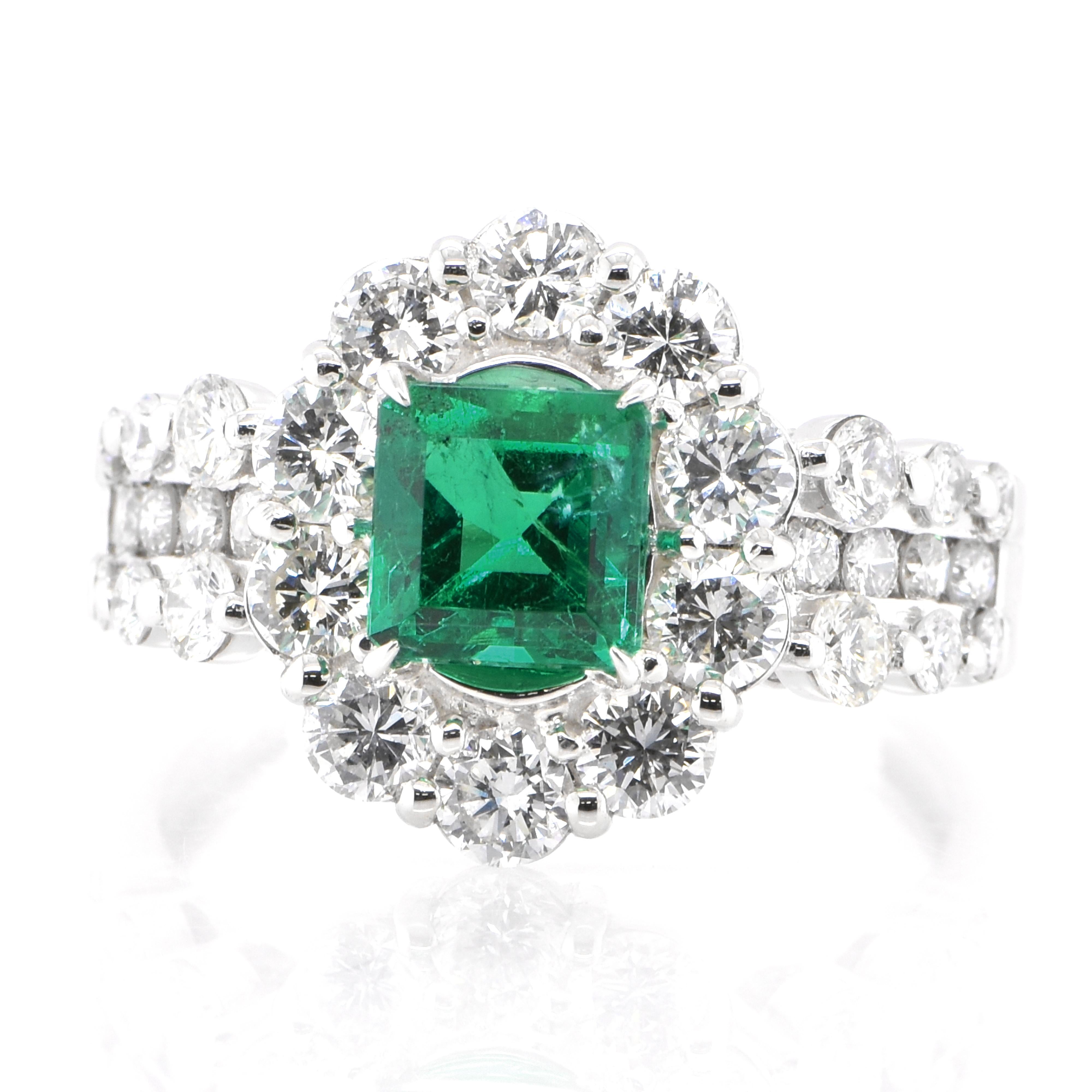 Ein atemberaubender Ring mit einem 1.192.19 Karat natürlichen kolumbianischen, lebhaften grünen Smaragd und 0.99 Karat Diamant-Akzenten in Platin. Seit Tausenden von Jahren bewundern die Menschen das Grün des Smaragds. Smaragde werden seit jeher mit