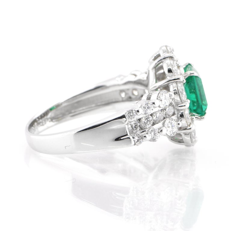 2.19 Carat Natural Colombian Emerald and Diamond Ring Set in Platinum In New Condition For Sale In Tokyo, JP