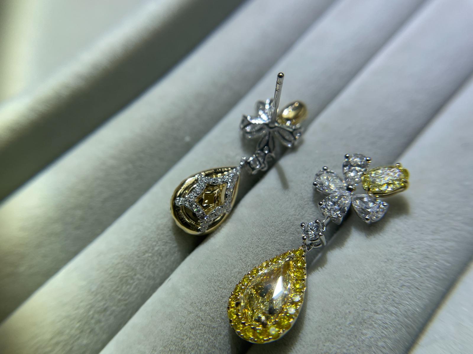 Taille poire Boucles d'oreilles pendantes en diamant jaune de 2,19 carats en forme de poire