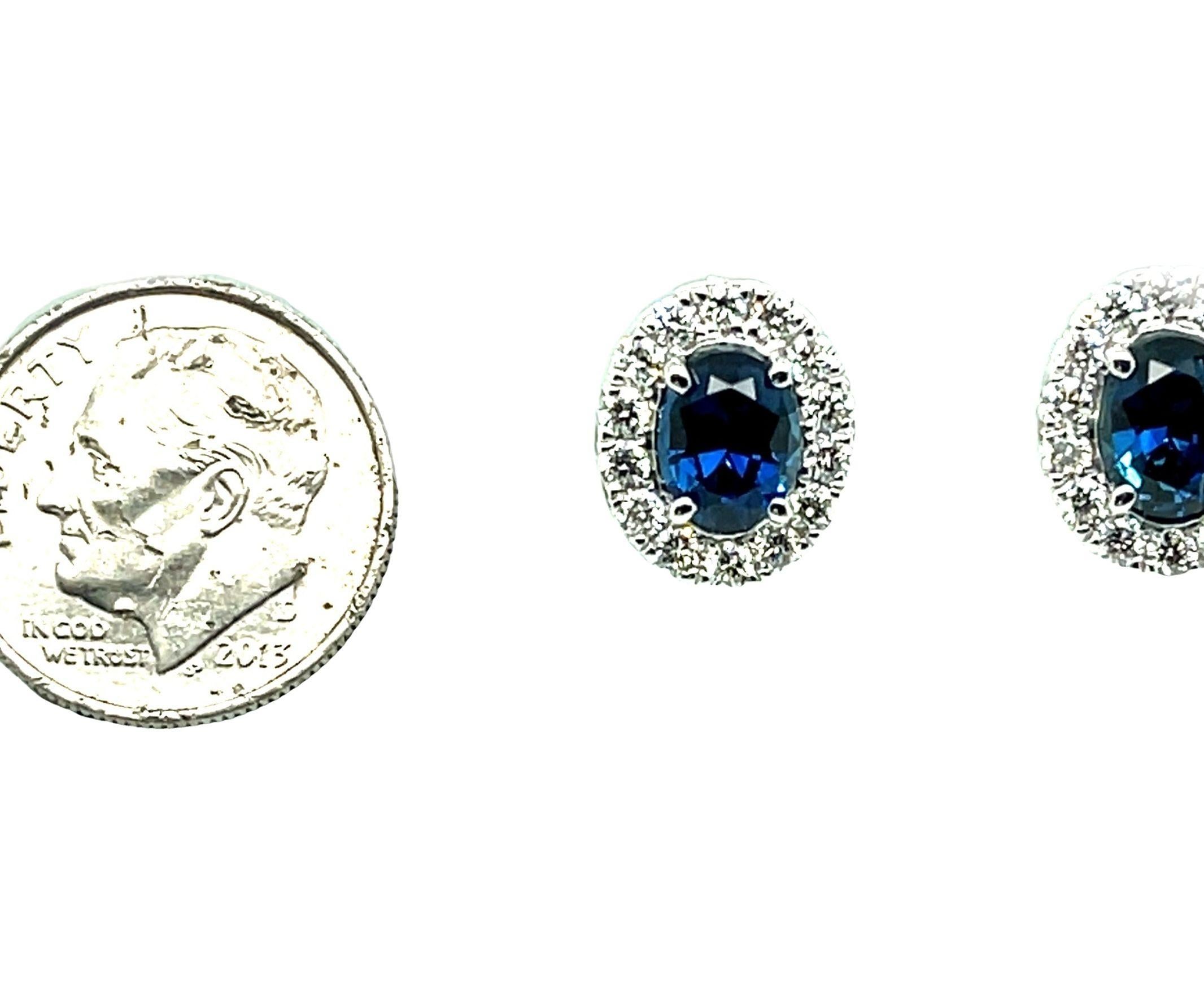 Boucles d'oreilles en or blanc 18 carats avec saphir bleu de 2,19 carats au total et halo de diamants Neuf - En vente à Los Angeles, CA