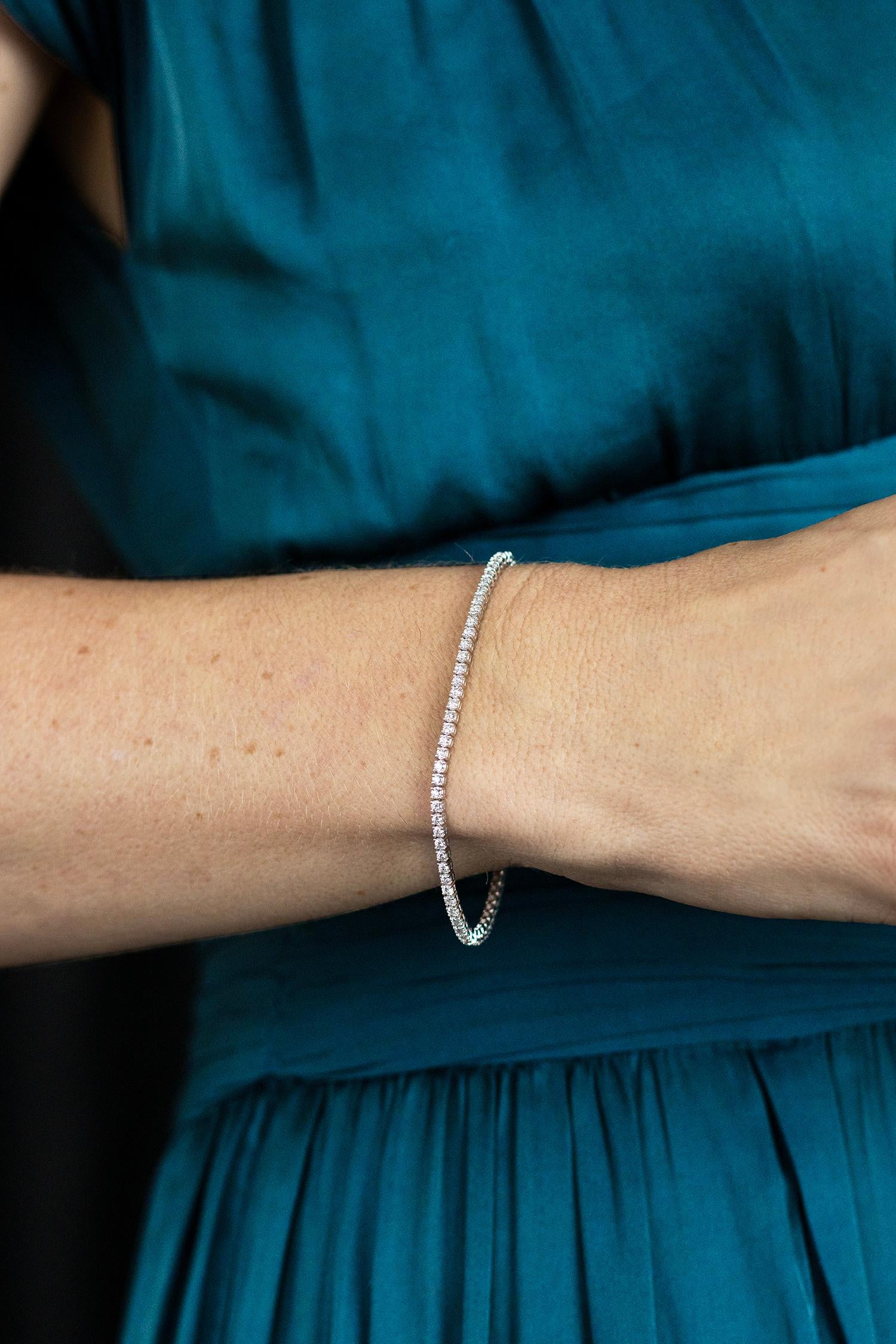 Roman Malakov 2.19 Carat Total Round Brilliant Cut Diamond Tennis Bracelet In New Condition For Sale In New York, NY