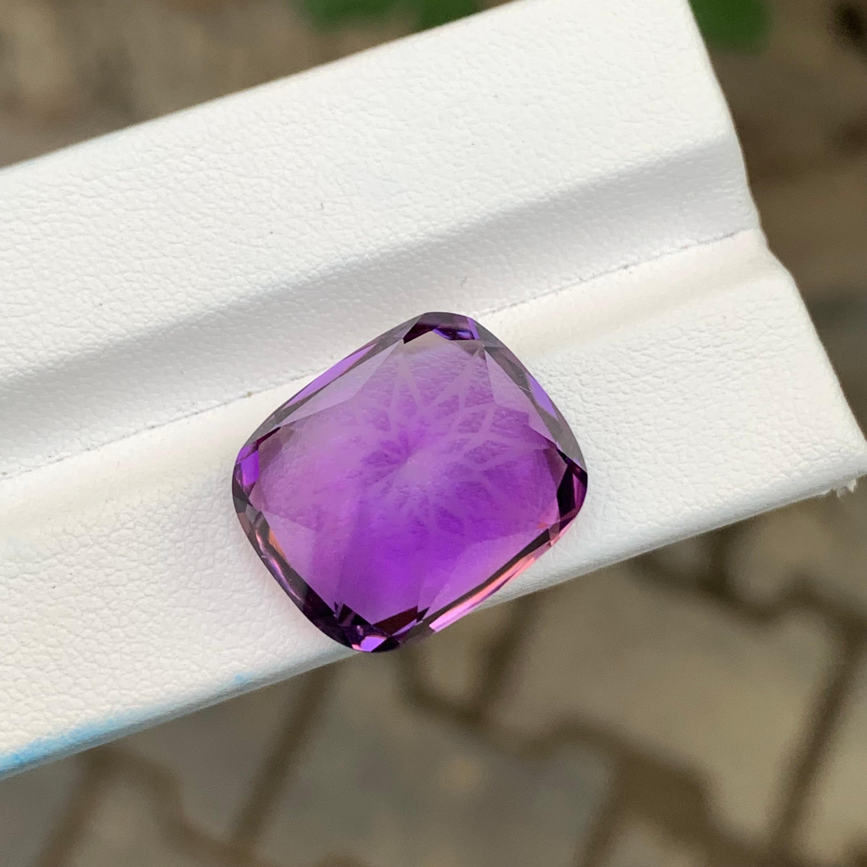 Amatista suelta 

Peso: 21,90 quilates
Dimensión: 18,8x16x12,1 Mm
Forma: Cojín
Color: Morado
Origen: Brasil
Certificado: A petición del cliente

La amatista es una hermosa variedad violeta del cuarzo, apreciada por su rico color y su significado