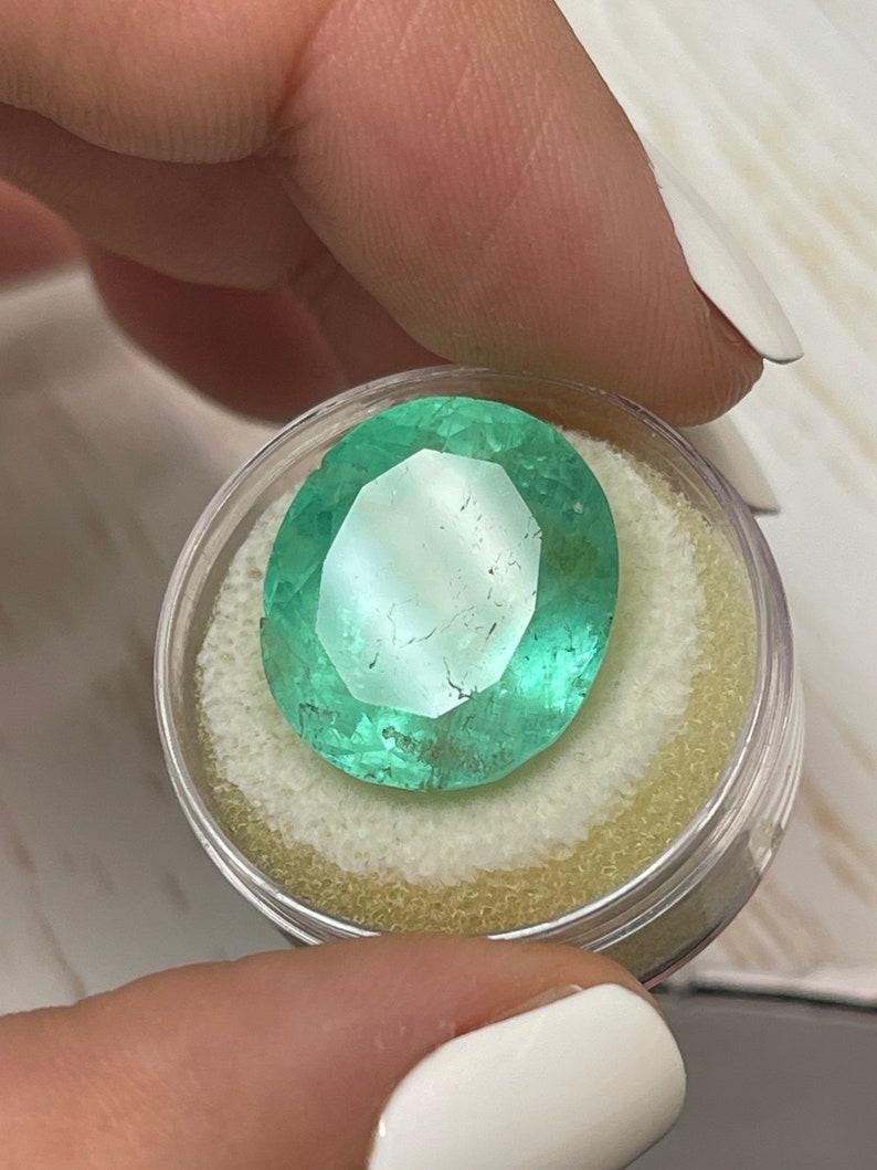 21,95 Quilates Esmeralda Colombiana Verde Menta Talla Oval - Gema Natal de Mayo Corte oval en venta