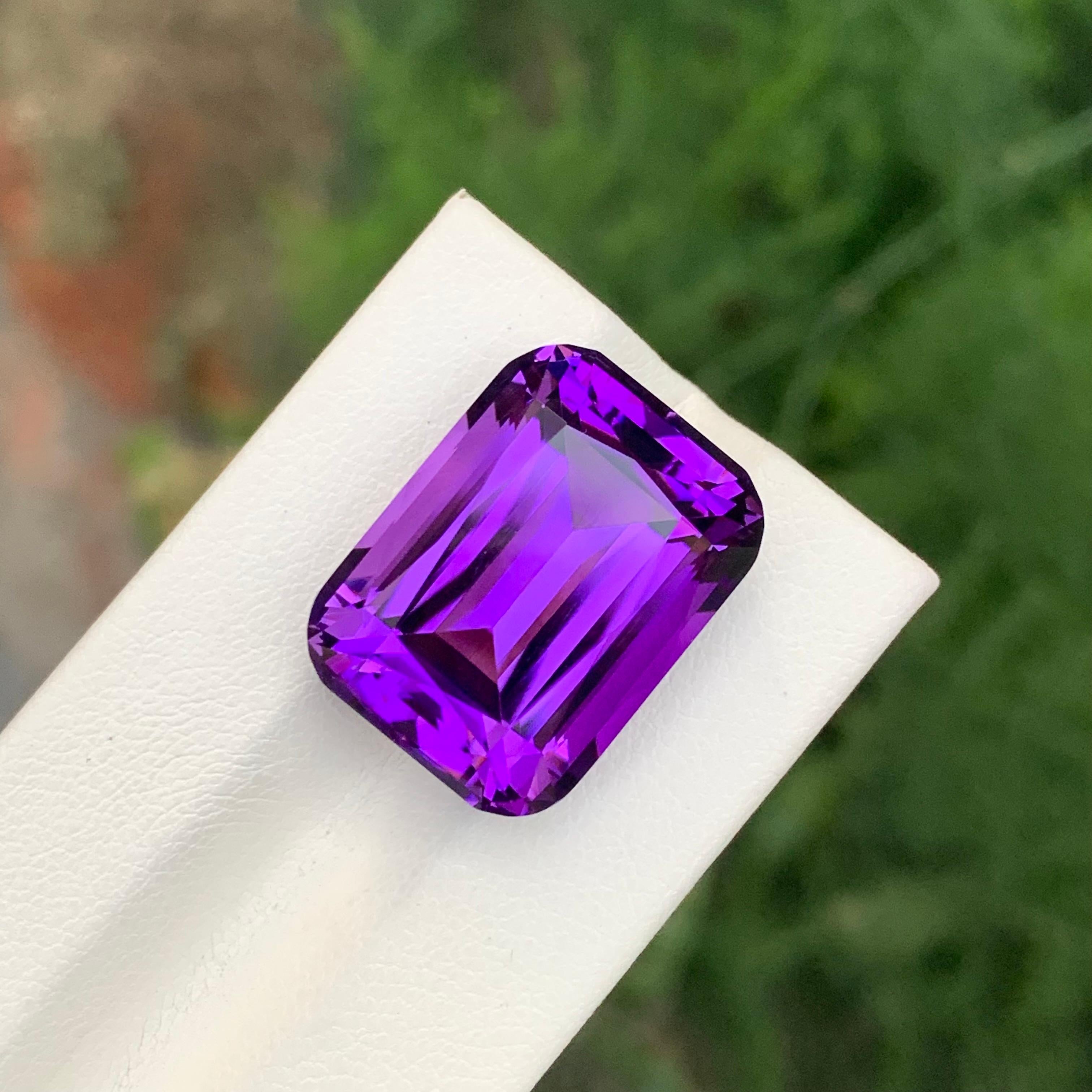 21,95 Karat natürlicher loser tief lila Amethyst Smaragd Form Edelstein (Arts and Crafts) im Angebot