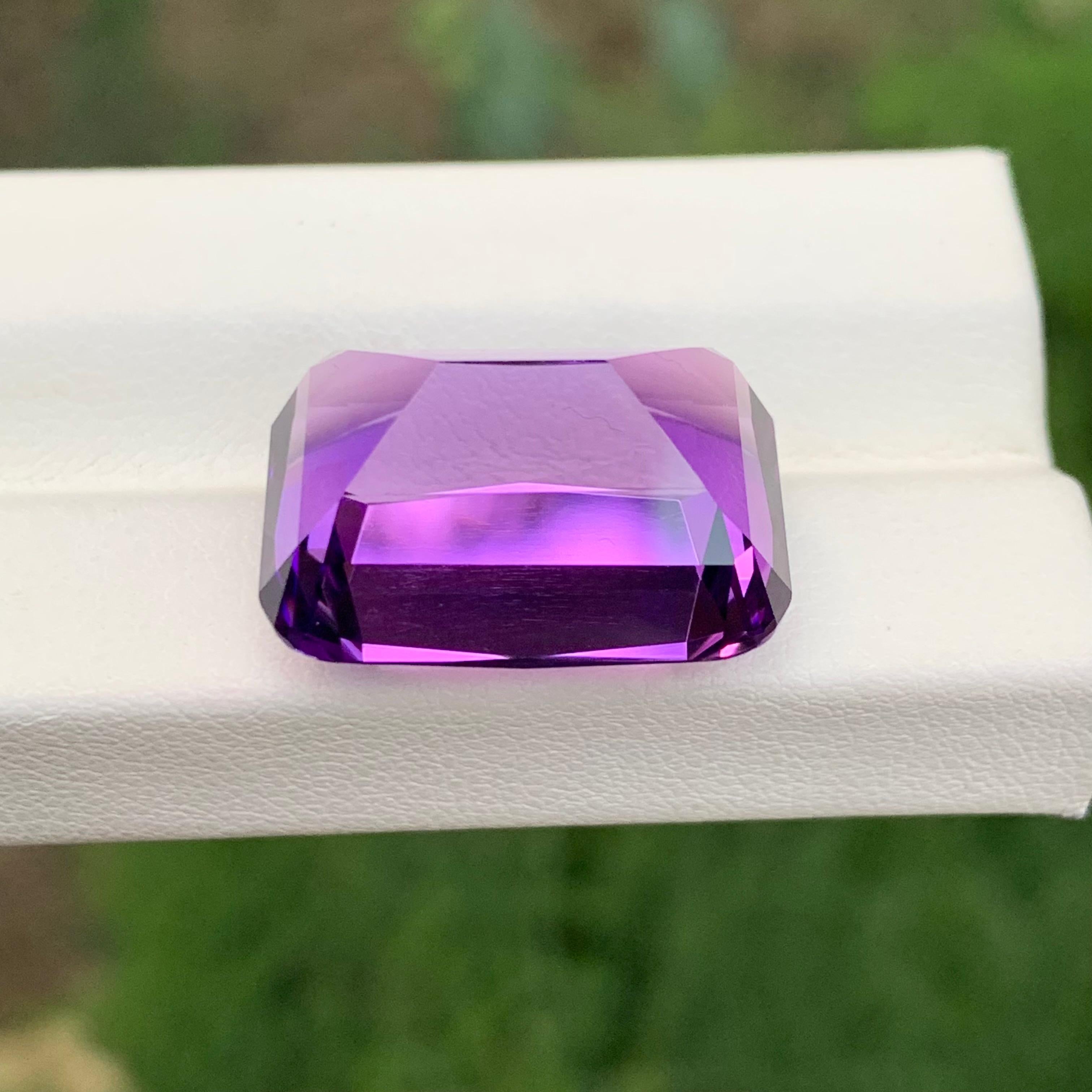 21,95 Karat natürlicher loser tief lila Amethyst Smaragd Form Edelstein im Zustand „Neu“ im Angebot in Peshawar, PK
