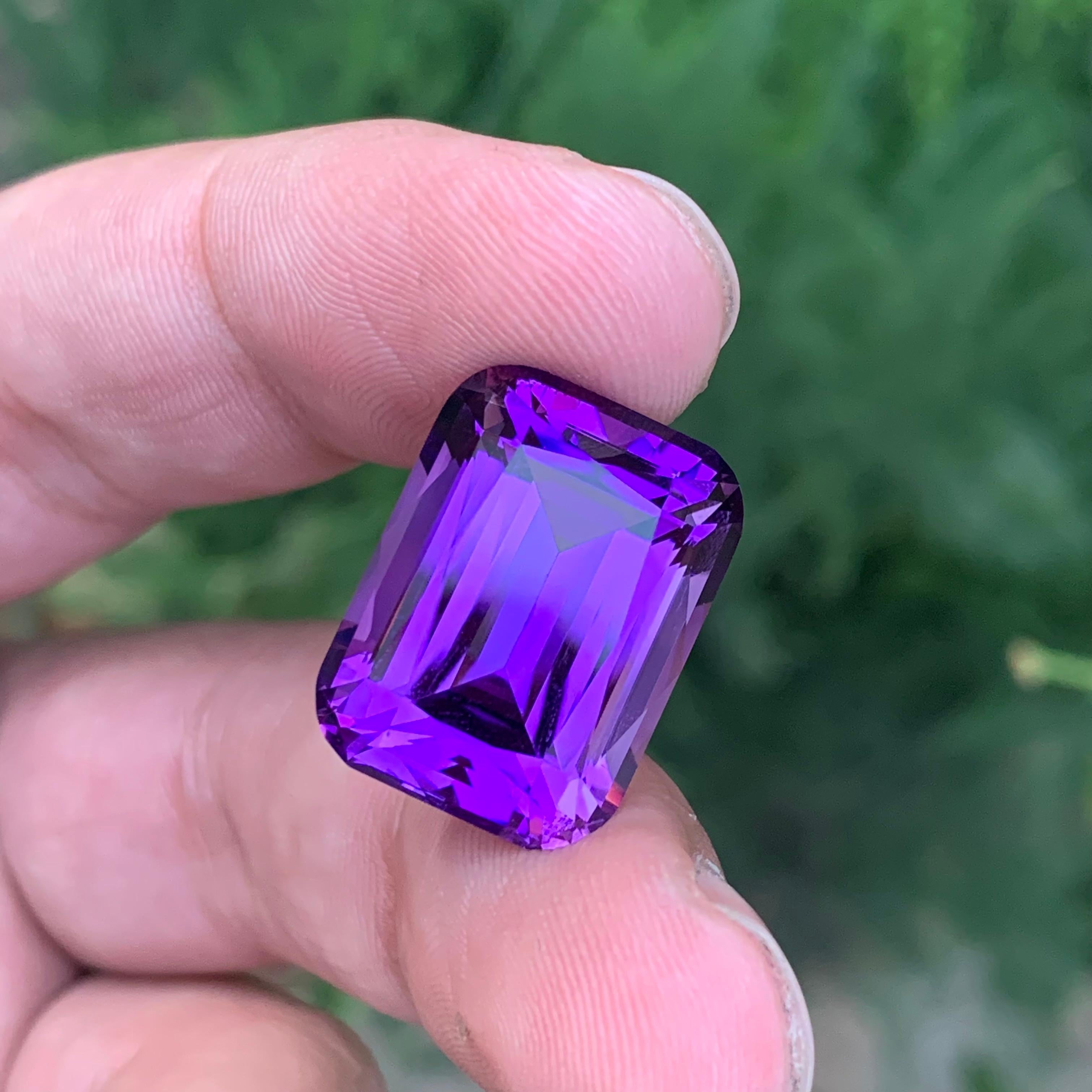 21,95 Karat natürlicher loser tief lila Amethyst Smaragd Form Edelstein im Angebot 1