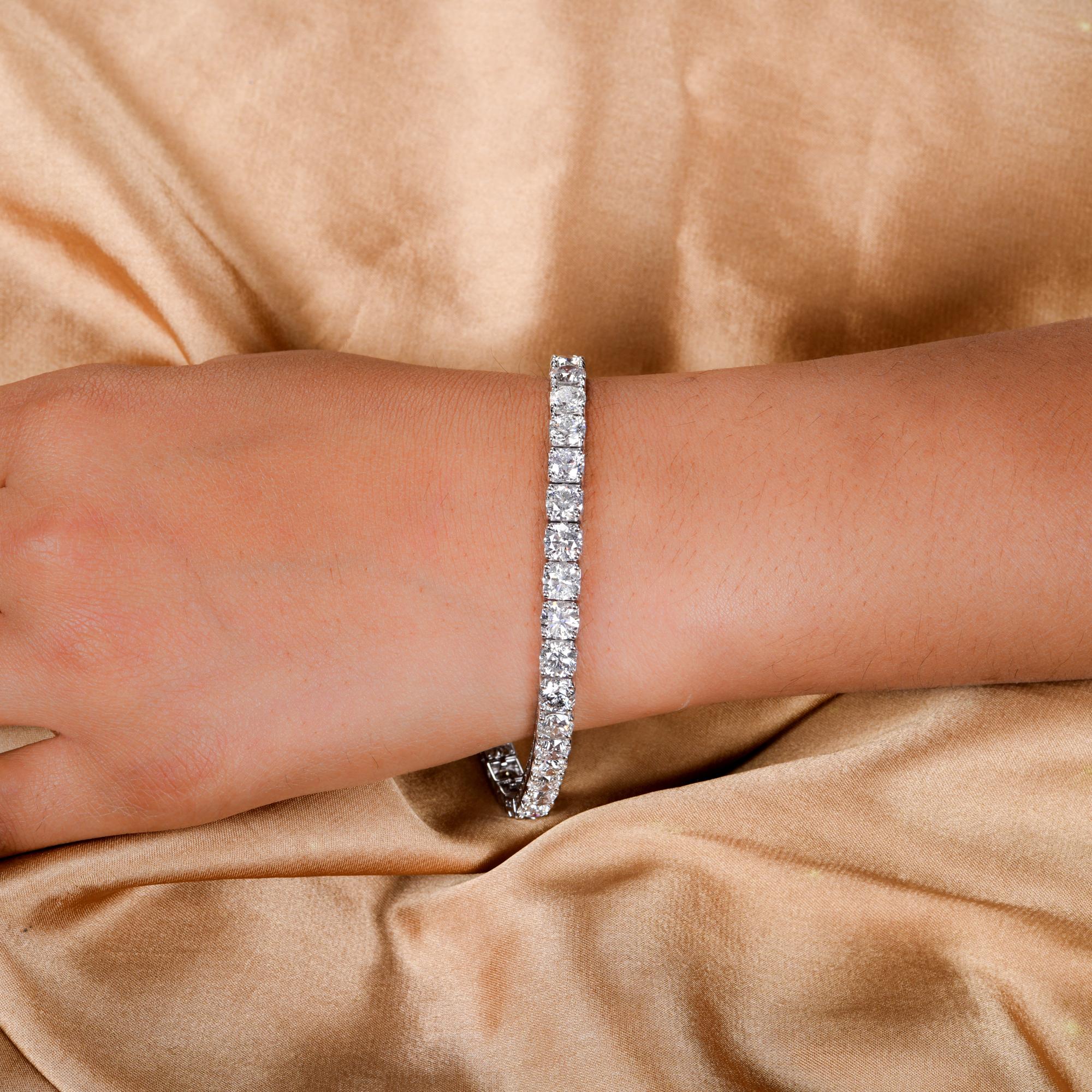 21.95 Ct. SI Clarity HI Color Round Diamond Tennis Bracelet 18 Karat White Gold In New Condition For Sale In Diera, Dubai