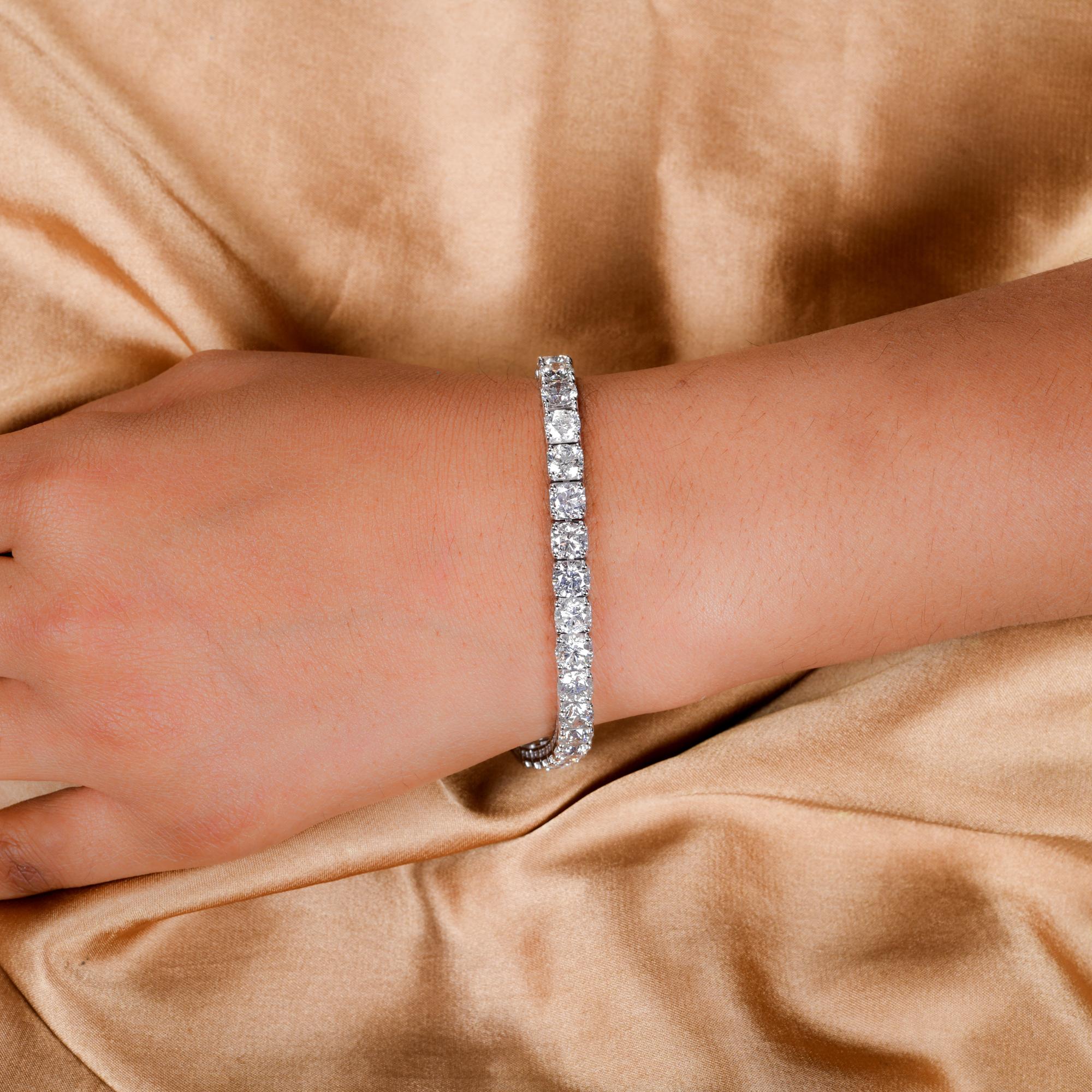 Women's 21.95 Ct. SI Clarity HI Color Round Diamond Tennis Bracelet 18 Karat White Gold For Sale