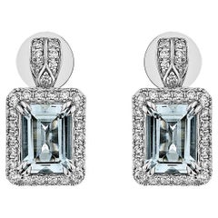 Boucles d'oreilles pendantes en or blanc 18 carats avec aigue-marine de 2,197 carats et diamants blancs.