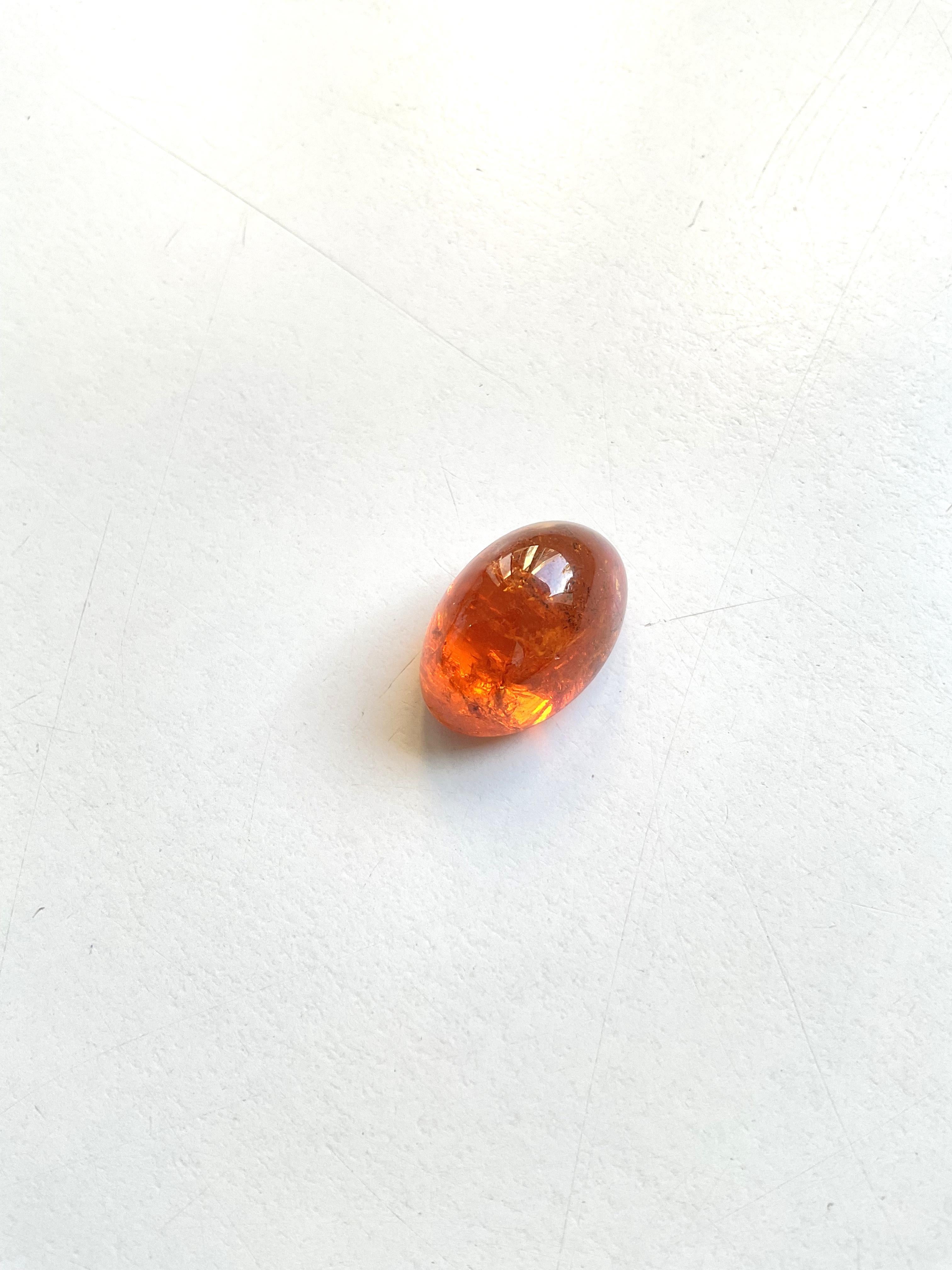 Art Déco 21.98 Carati di Granato Fanta Spessartite Cabochon ovale di qualità superiore Nature in vendita