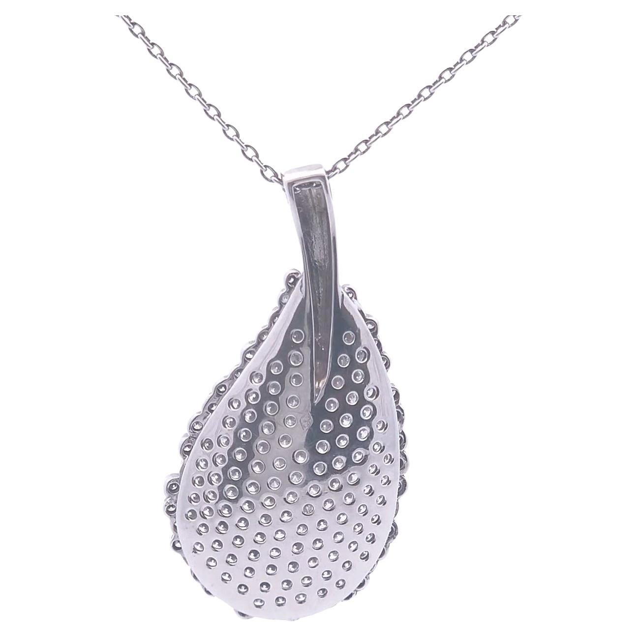 Collana con cluster di diamanti rotondi da 2,19 carati in oro 18k in vendita