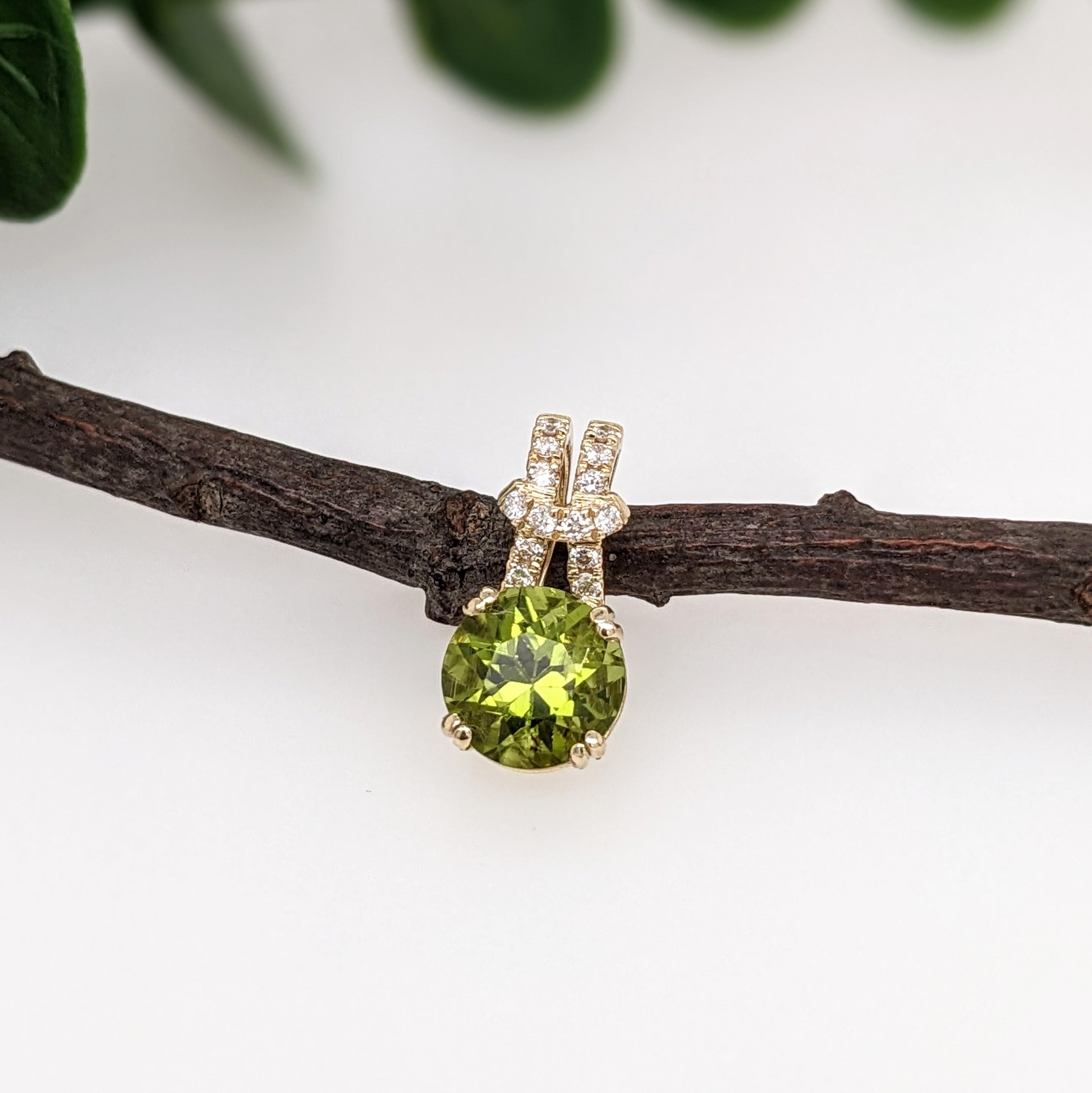 Modern 2.1ct Peridot Pendant w Earth Mined Diamonds in Solid 14K Yellow Gold Round 8mm For Sale