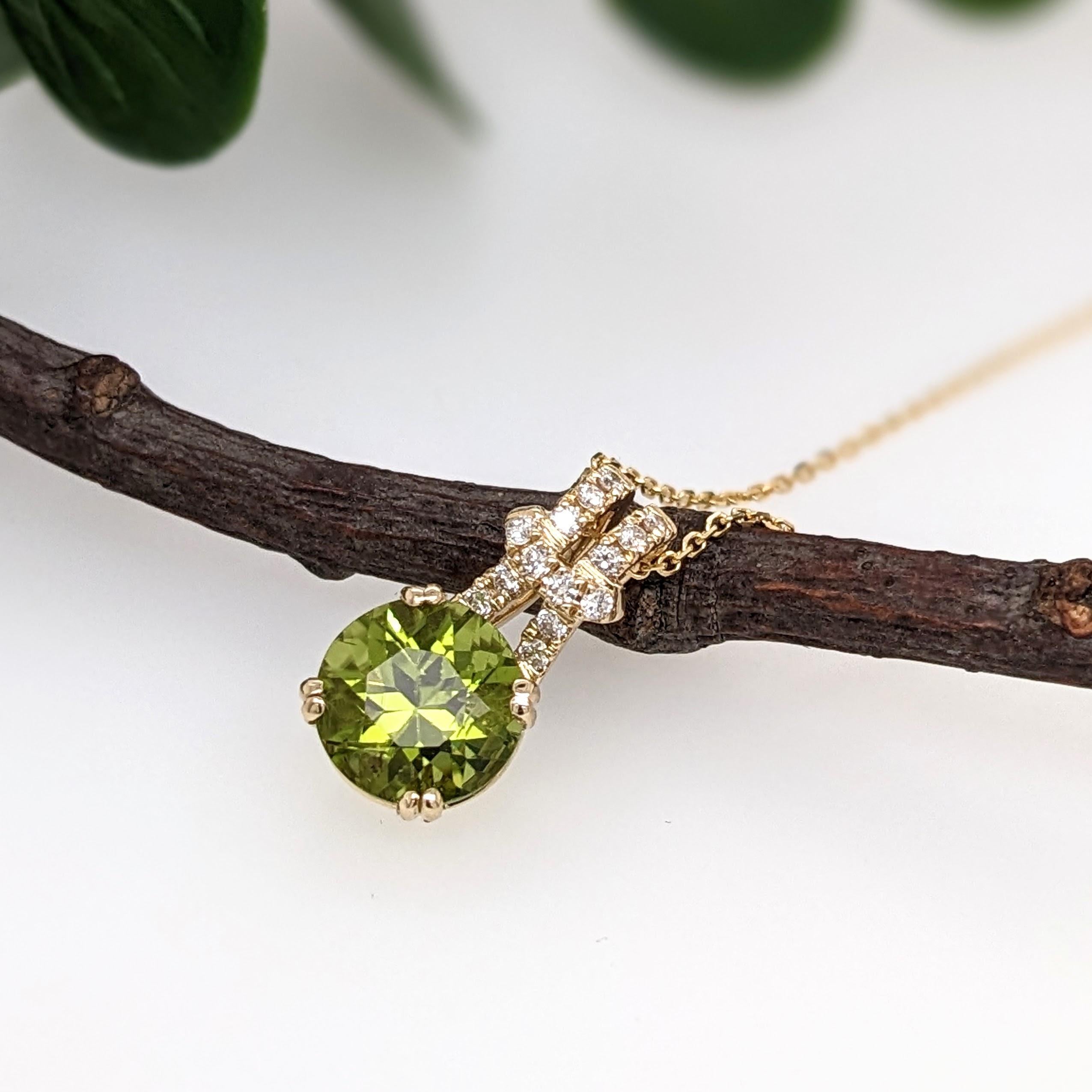 Round Cut 2.1ct Peridot Pendant w Earth Mined Diamonds in Solid 14K Yellow Gold Round 8mm For Sale
