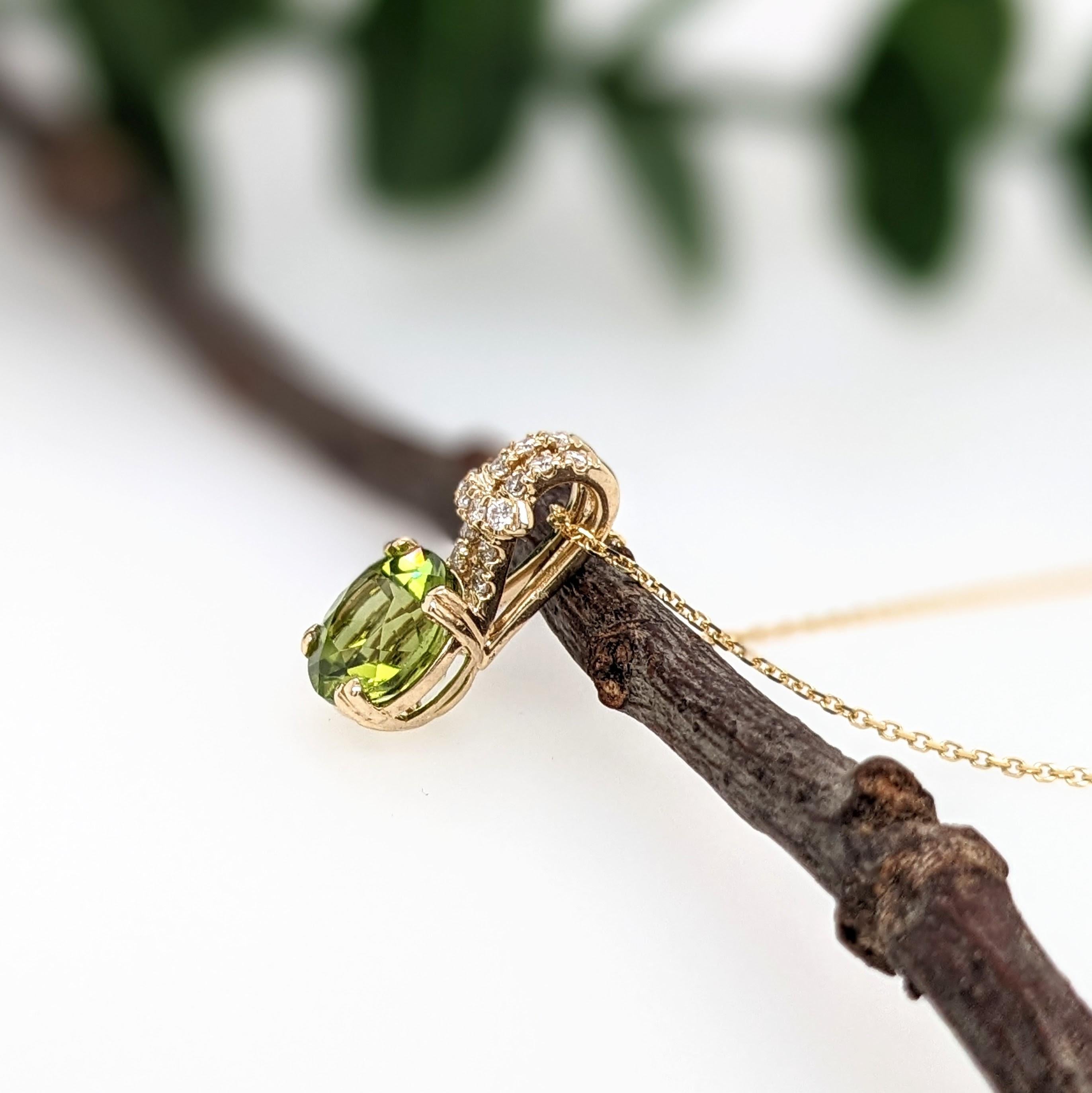 2.1ct Peridot Pendant w Earth Mined Diamonds in Solid 14K Yellow Gold Round 8mm In New Condition For Sale In Columbus, OH