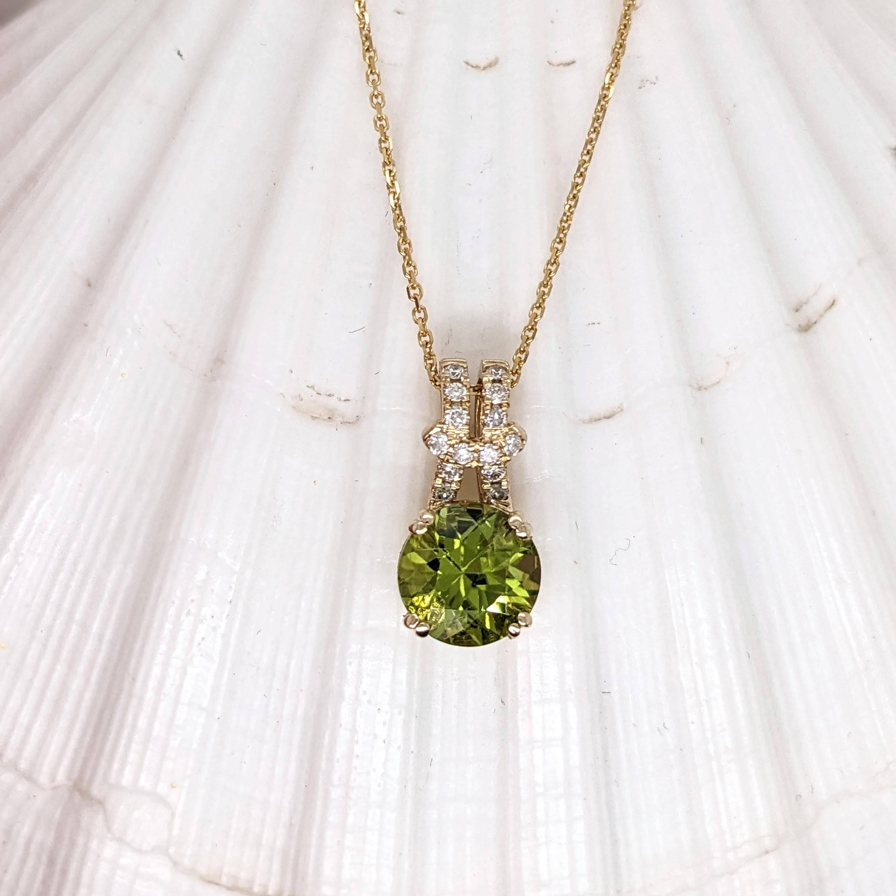 2.1ct Peridot Pendant w Earth Mined Diamonds in Solid 14K Yellow Gold Round 8mm For Sale 1