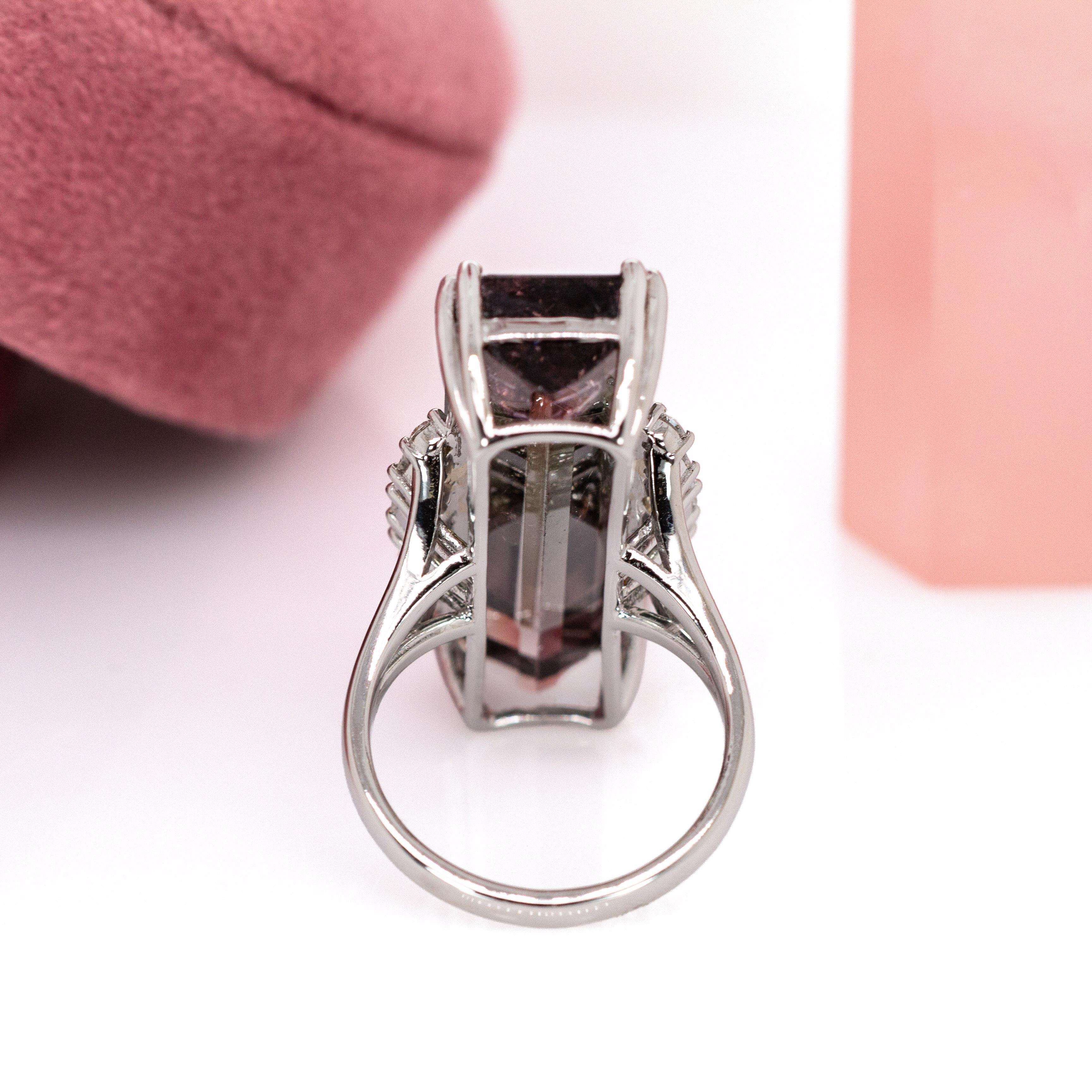 Donna Anello con tormalina brasiliana bicolore da 21 carati e accenti di diamanti naturali in oro 14 carati in vendita