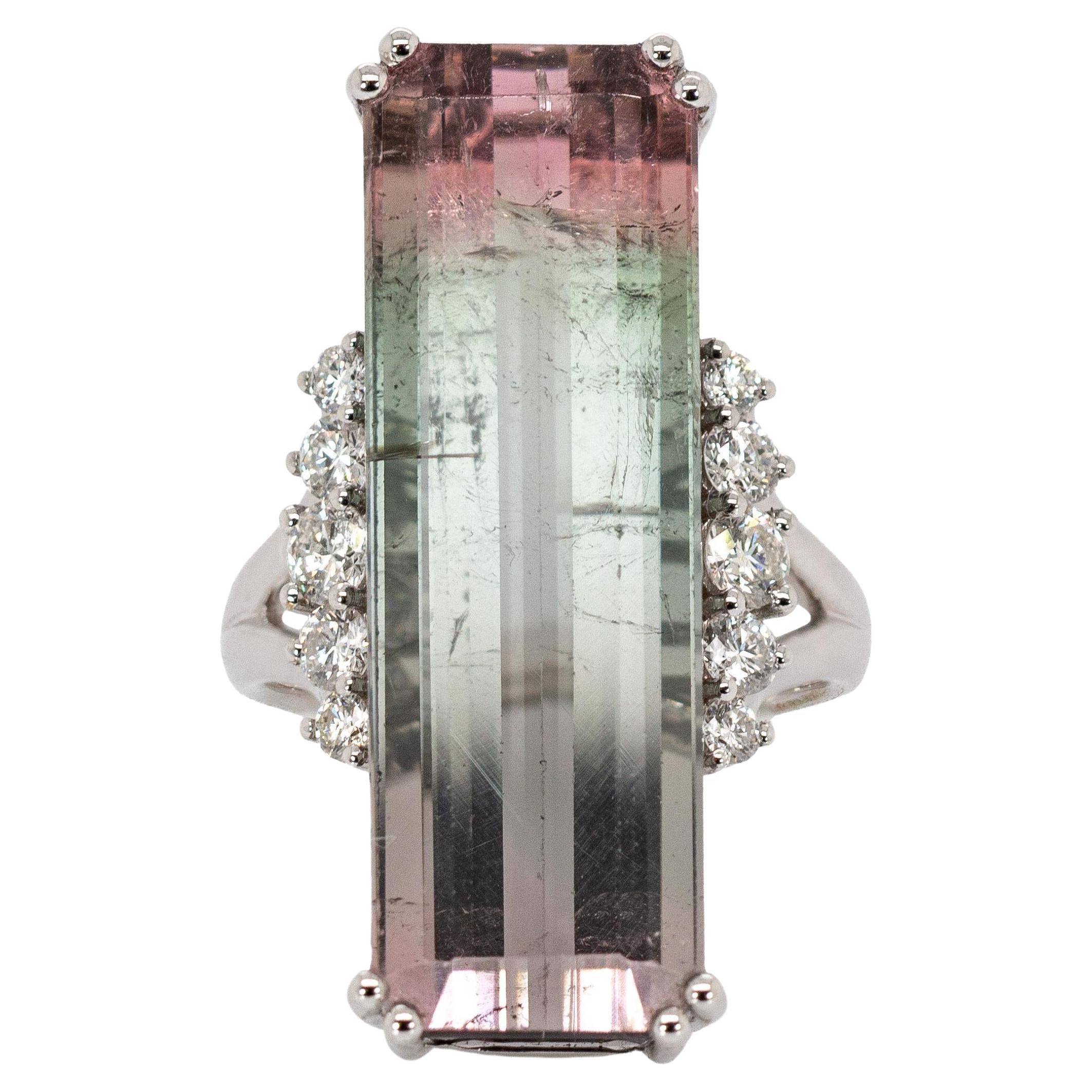 Anillo de Turmalina Brasileña Bicolor de 21cts con Detalles de Diamantes Naturales en Oro de 14K