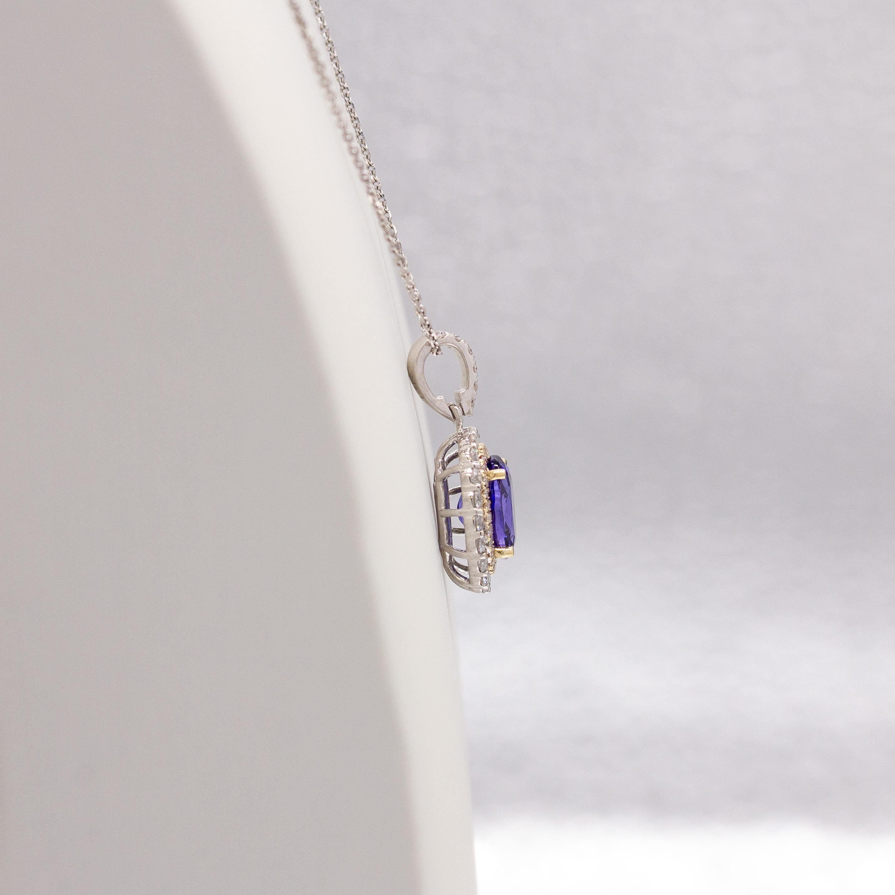 Taille ovale Pendentif Tanzanite 2.1cts avec Diamants Naturels Halo : Or 14K double, Ovale 9x7mm en vente