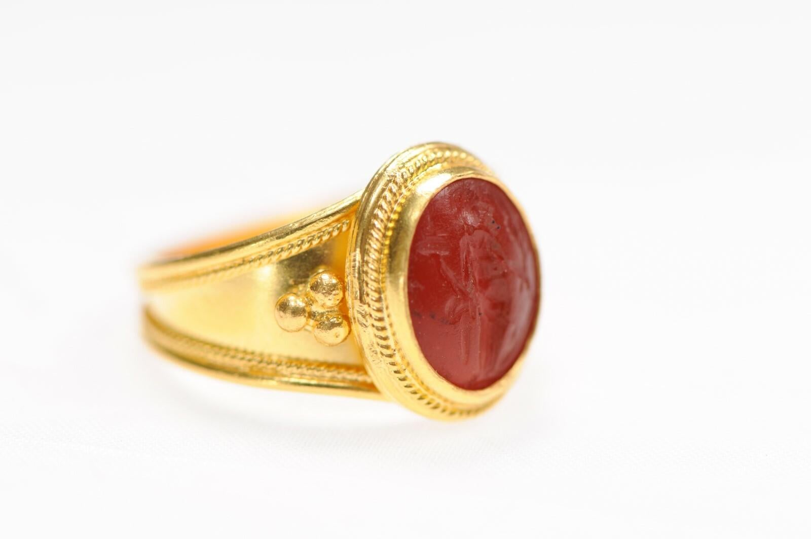 Bague en or 21 carats avec intaille Cornelian en vente 7