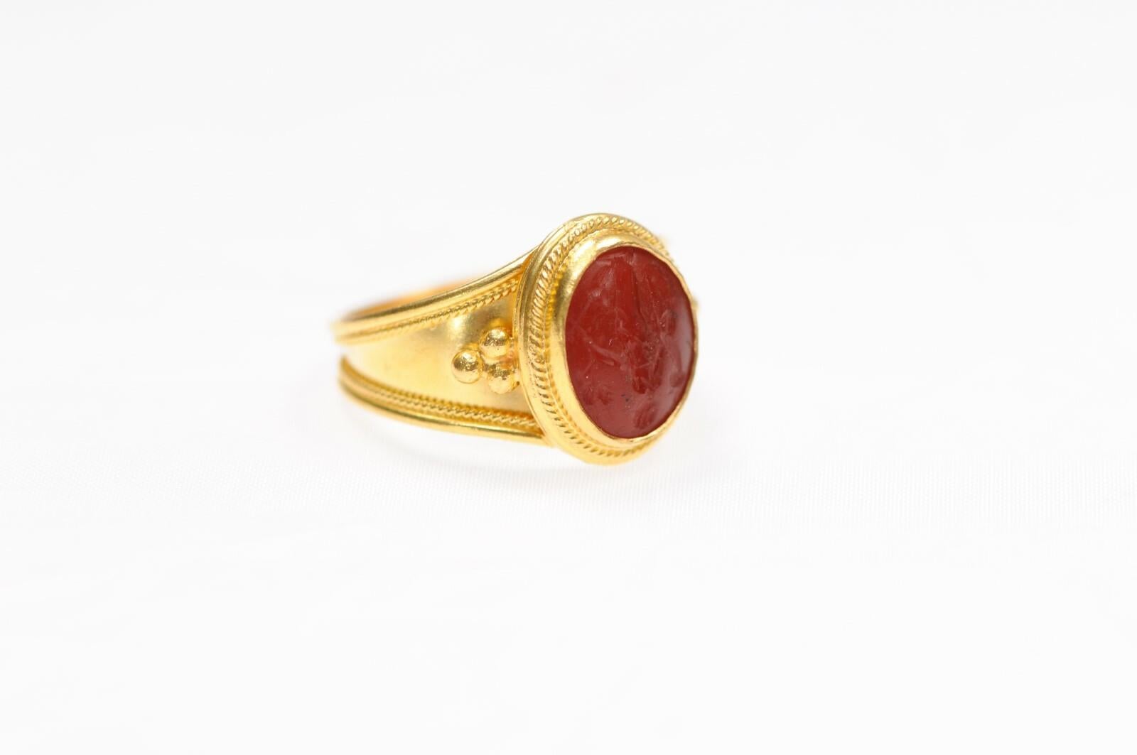 Bague en or 21 carats avec intaille Cornelian Unisexe en vente