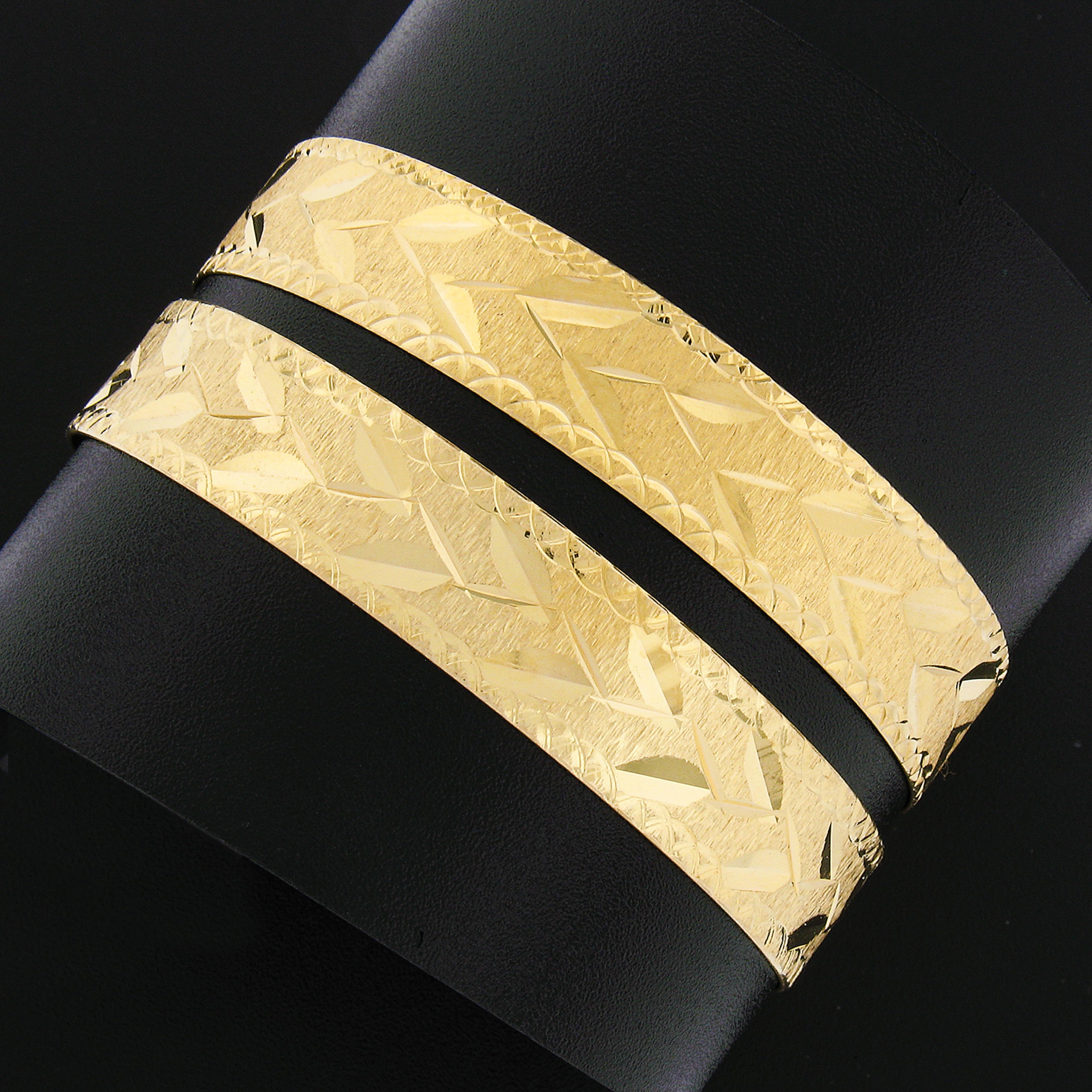 Here we have set of 2 slip-on style bangle bracelets that were crafted in solid 21k yellow gold that were made in Lebanon. They feature a hand engraved diamond cut floral pattern design, and have a wonderful matte finishing throughout for a simply