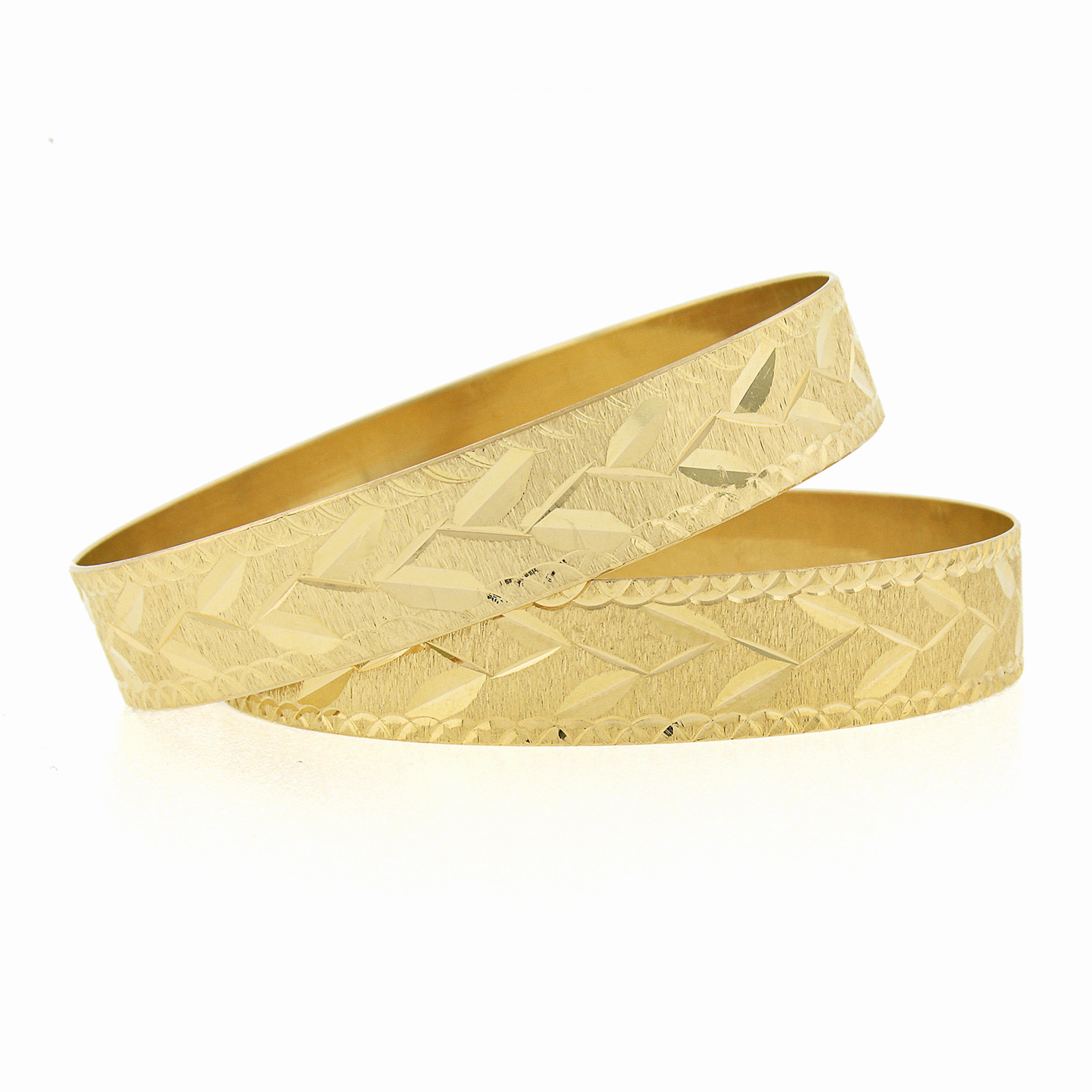 21k Yellow Gold 8" Hand Engraved Floral Set of (2) Slip On Stack Bangle Bracelet For Sale