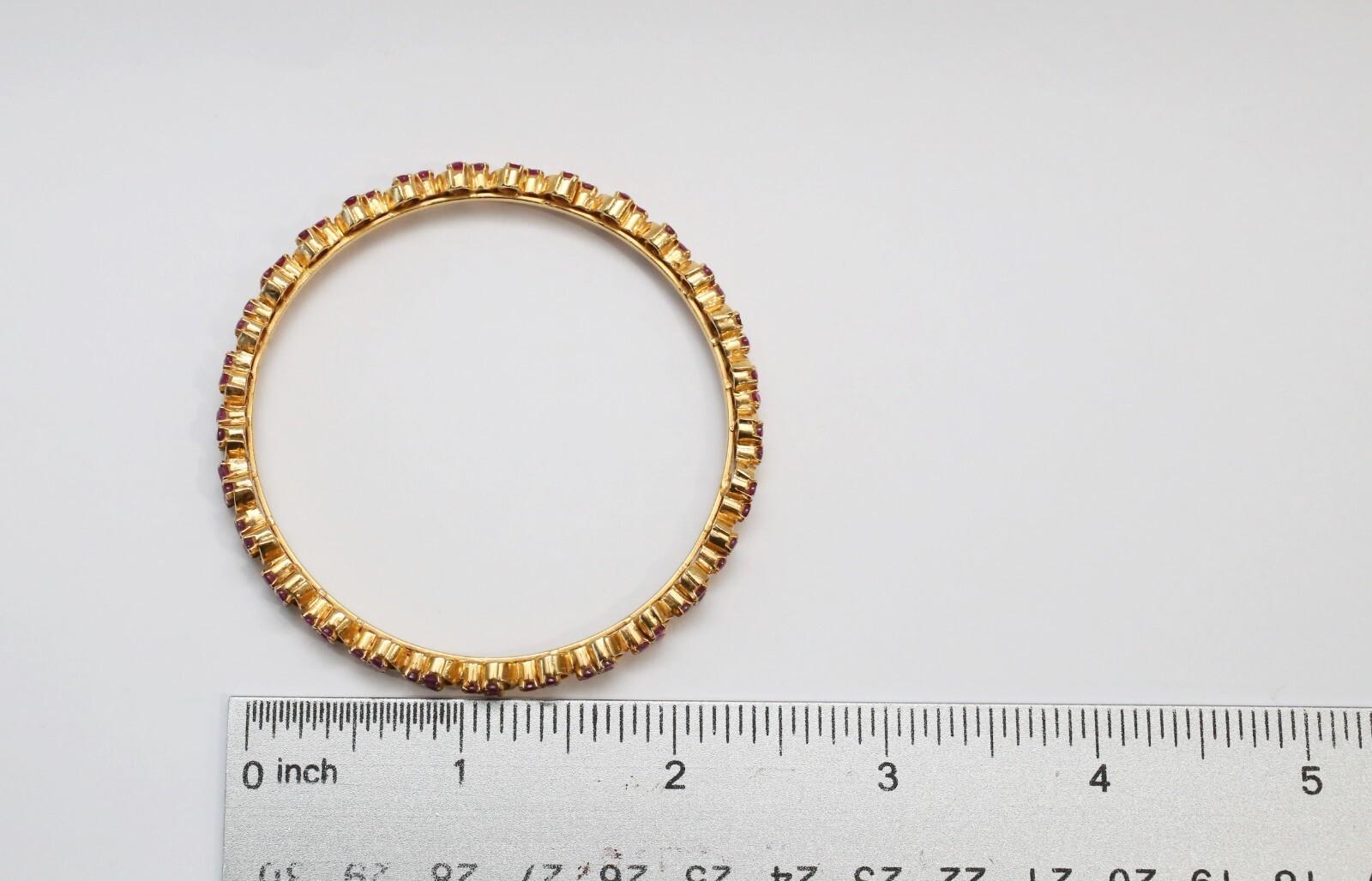 21k Yellow Gold Ruby Bangle, 7 inches - 22.8g In Good Condition For Sale In Providence, RI