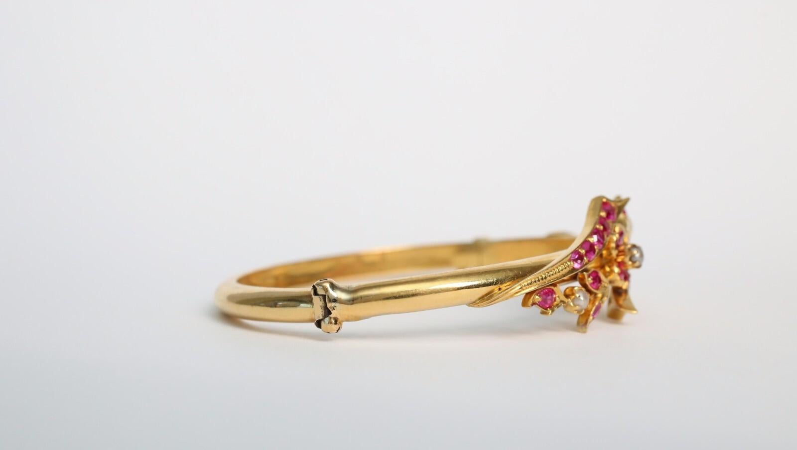 Victorien tardif Bracelet jonc fleuri en or jaune 21 carats, 6,75 pouces - 22,5 g en vente