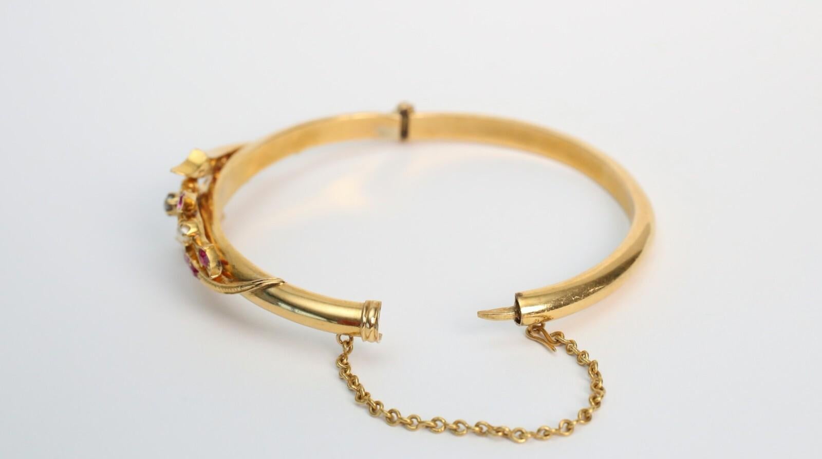 Bracelet jonc fleuri en or jaune 21 carats, 6,75 pouces - 22,5 g Bon état - En vente à Providence, RI