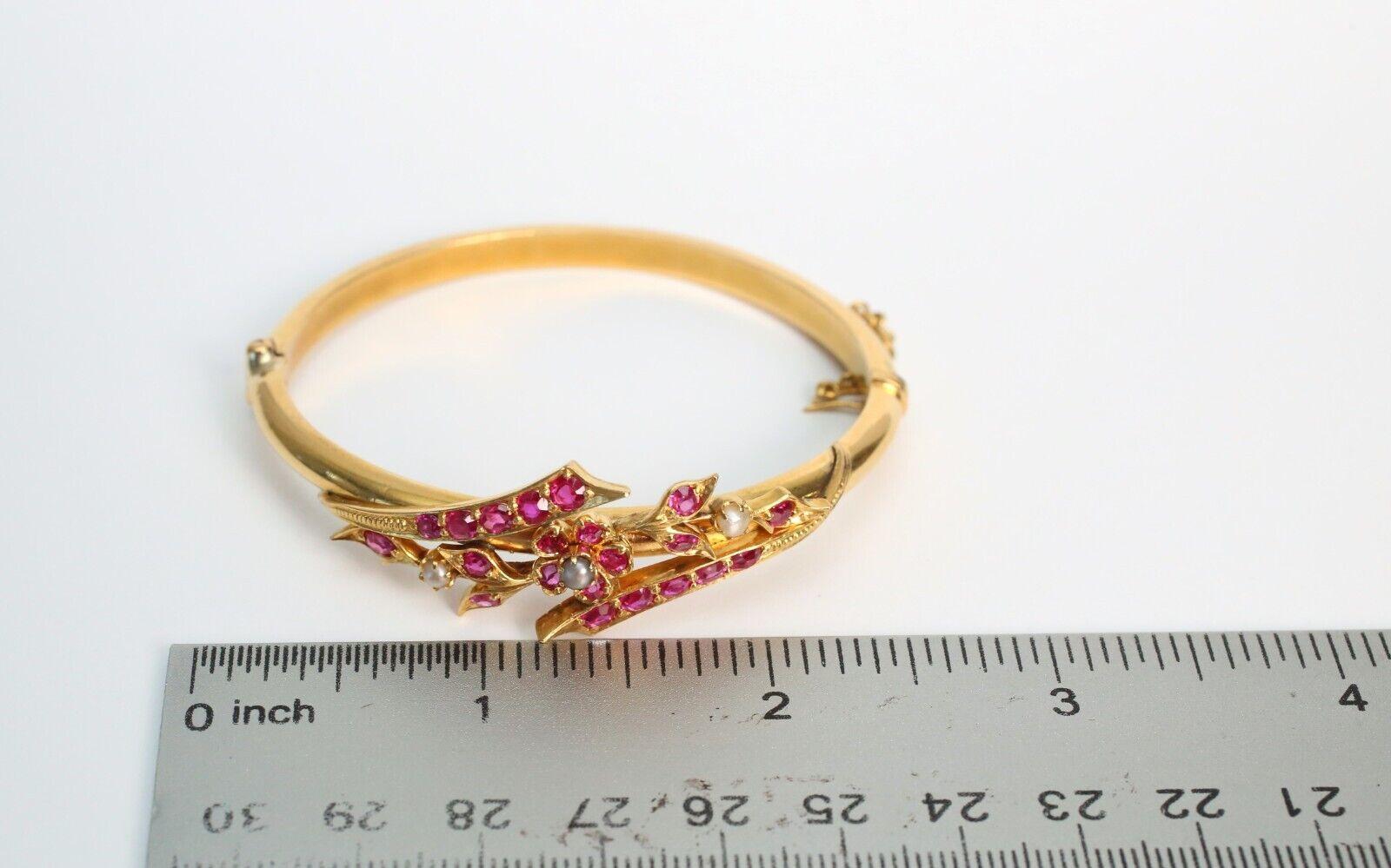 Bracelet jonc fleuri en or jaune 21 carats, 6,75 pouces - 22,5 g Pour femmes en vente