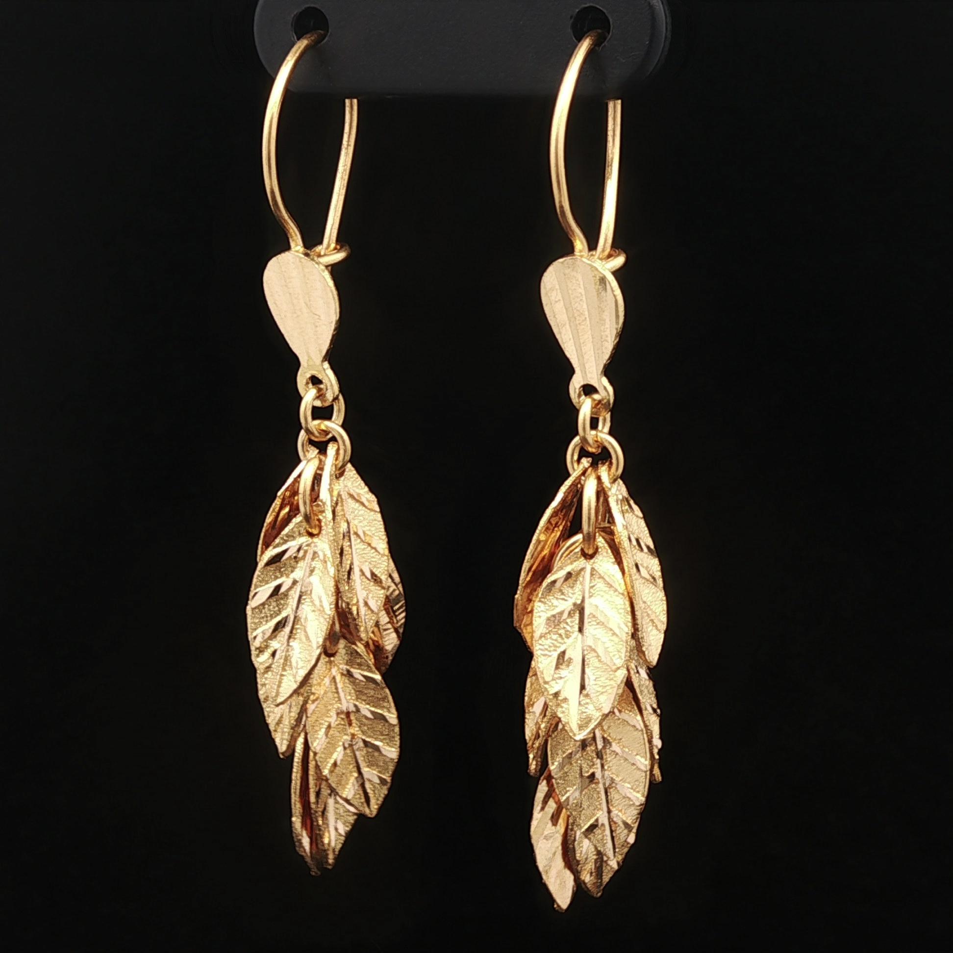 21k Yellow Gold Textured Leaf Cluster Dangle Earrings w/ Wire Hook Backings im Angebot 6