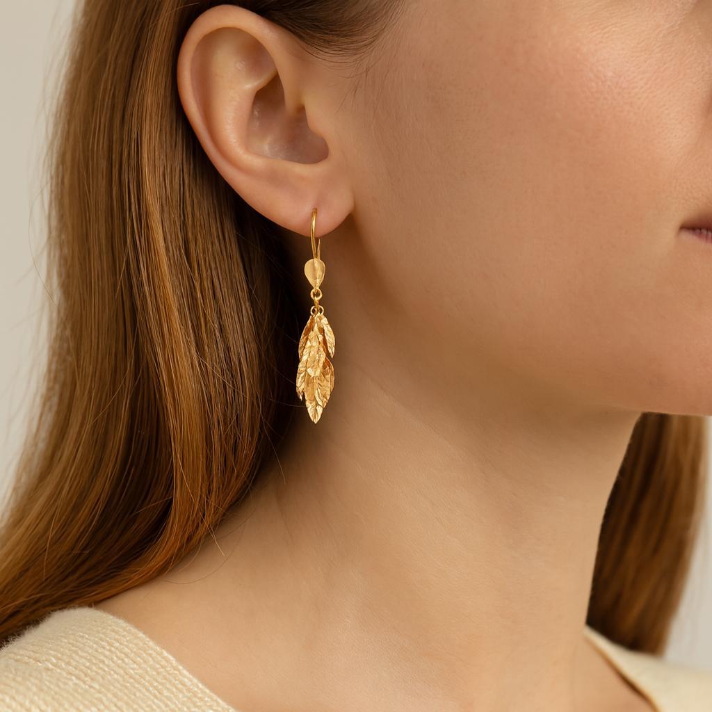 21k Yellow Gold Textured Leaf Cluster Dangle Earrings w/ Wire Hook Backings im Angebot 9