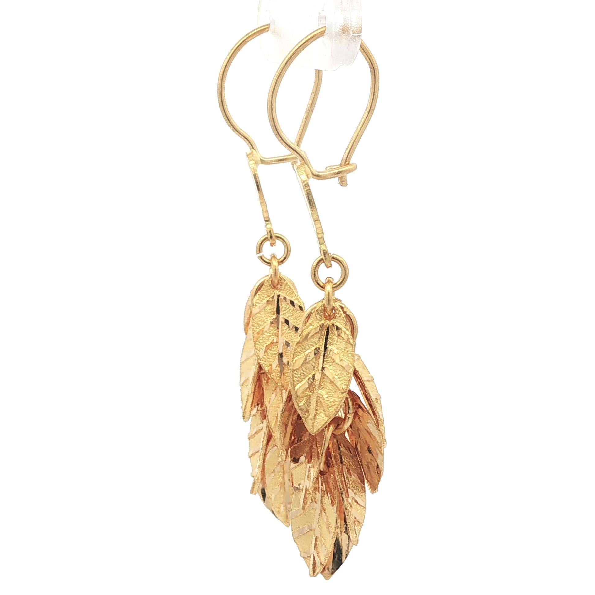 21k Yellow Gold Textured Leaf Cluster Dangle Earrings w/ Wire Hook Backings im Angebot 1