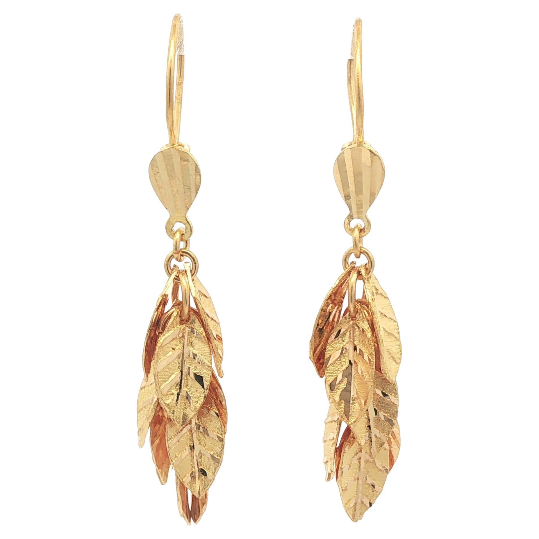 21k Yellow Gold Textured Leaf Cluster Dangle Earrings w/ Wire Hook Backings im Angebot