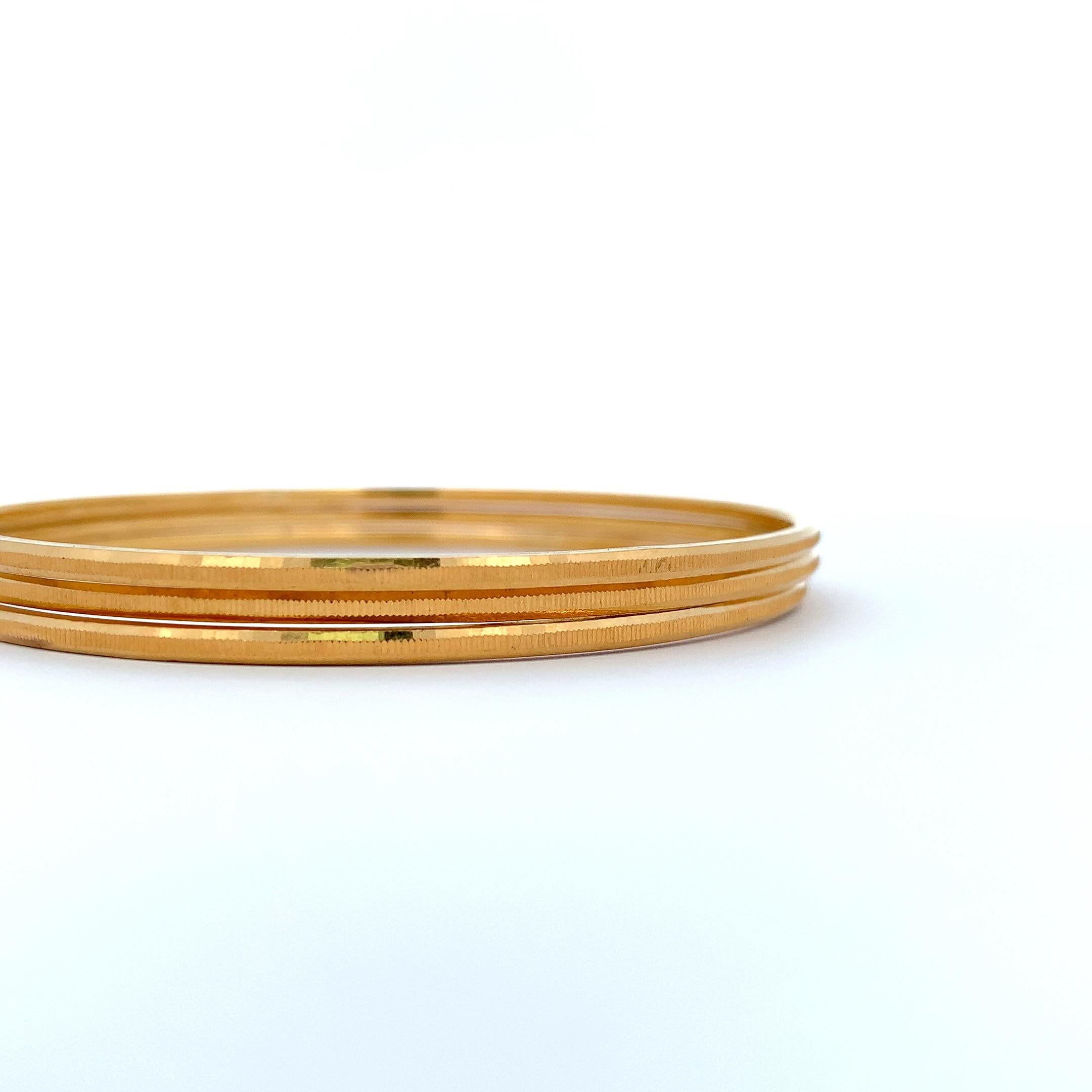 21k Yellow gold vintage matching bangle bracelets For Sale 3