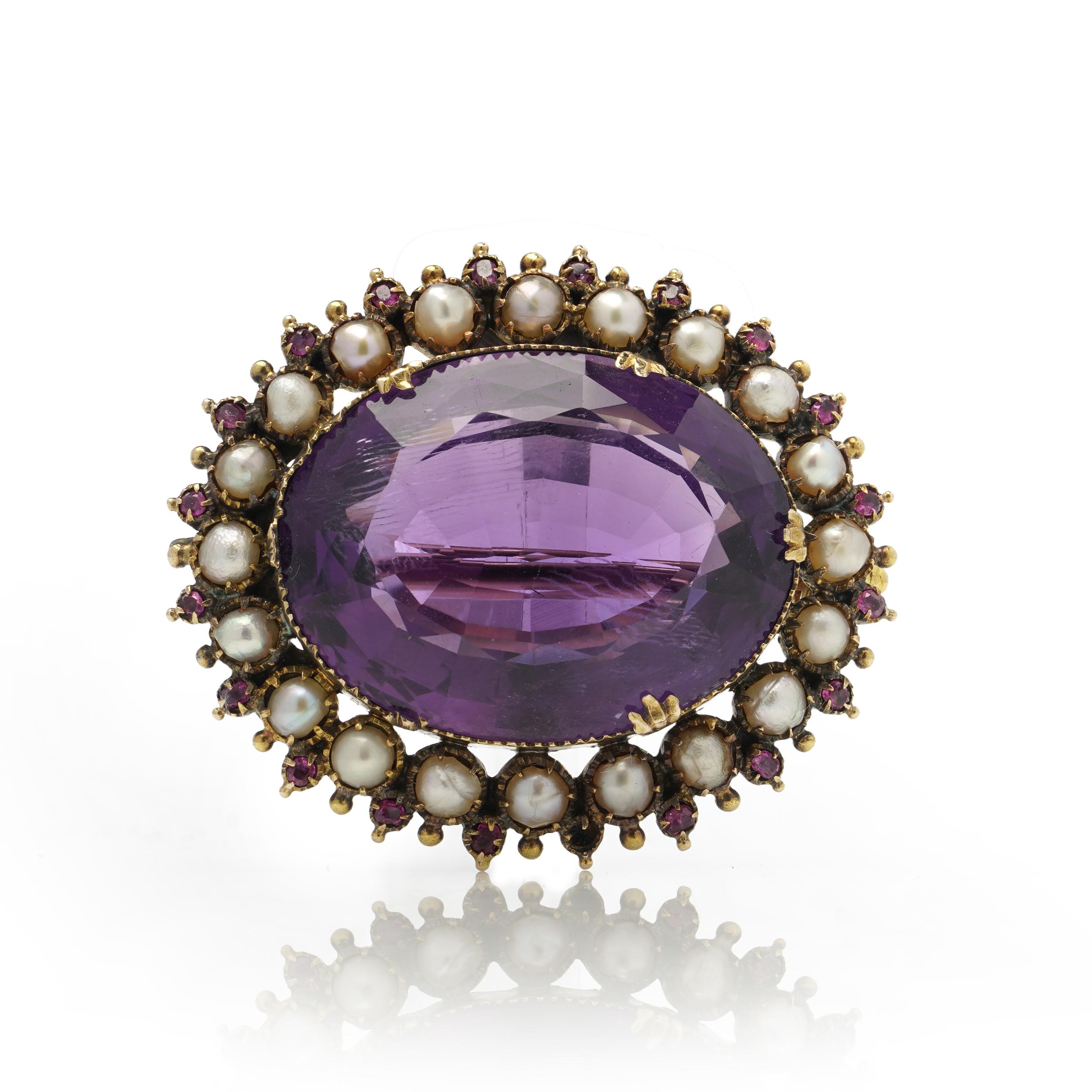 Taille ovale Broche en or 21KT avec améthyste, rubis et perle en vente