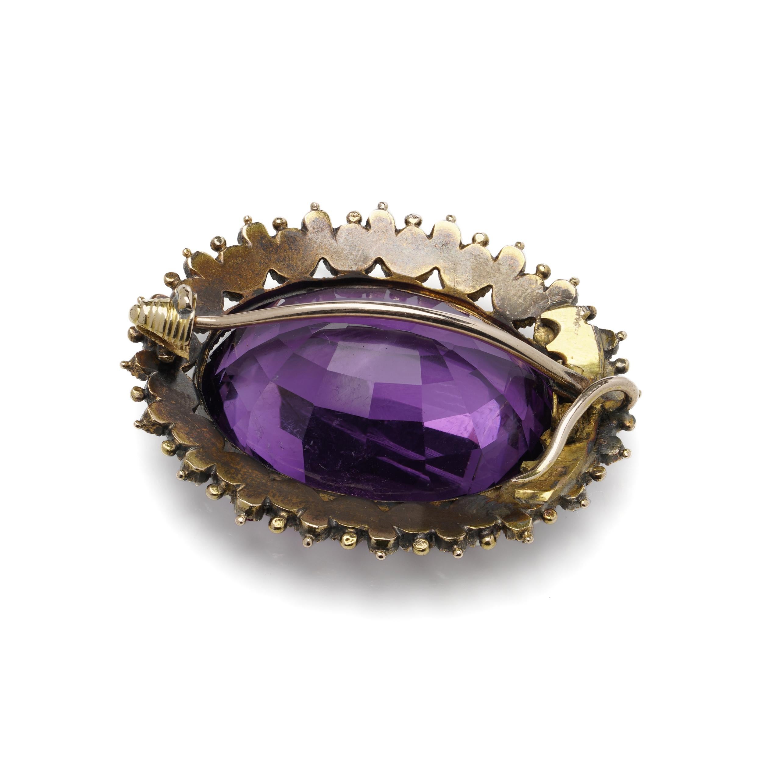 Broche en or 21KT avec améthyste, rubis et perle en vente 1