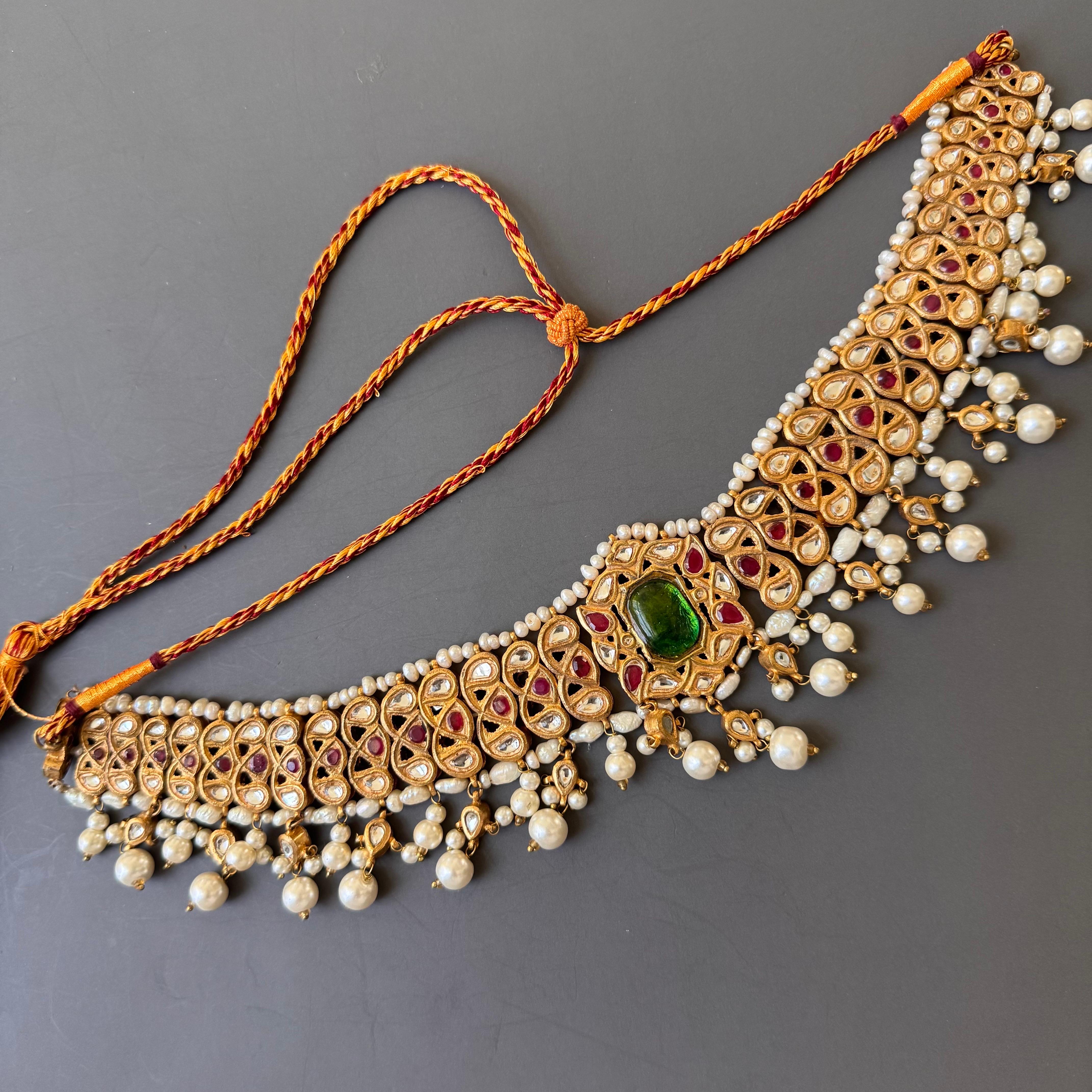 Collier de style moghol plaqué or 21 carats avec verre fondu, rubis et eau douce en vente 10