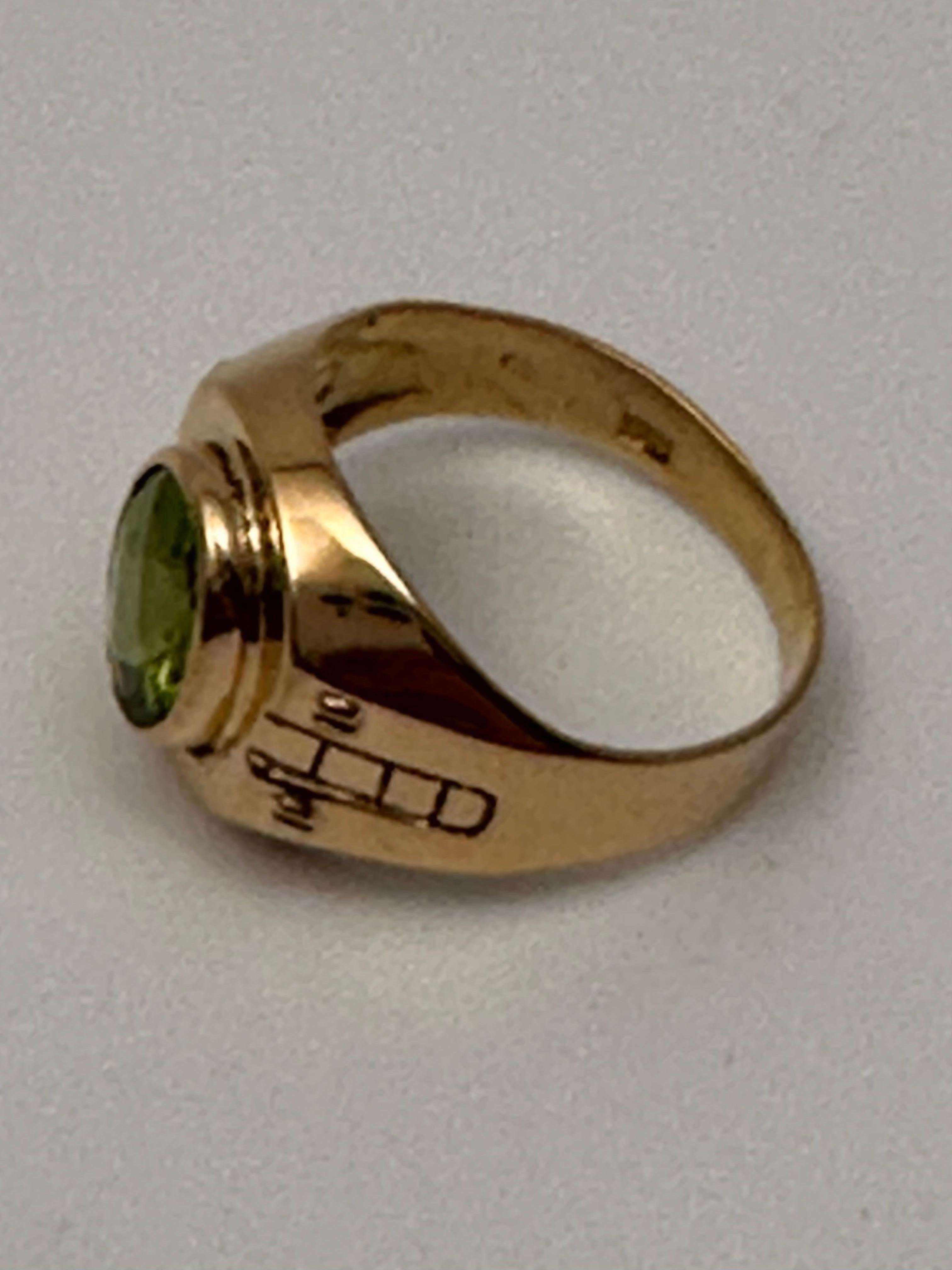 21kt Yellow Gold 8mm x 9mm Oval Peridot Ring Size 5 3/4 For Sale 5
