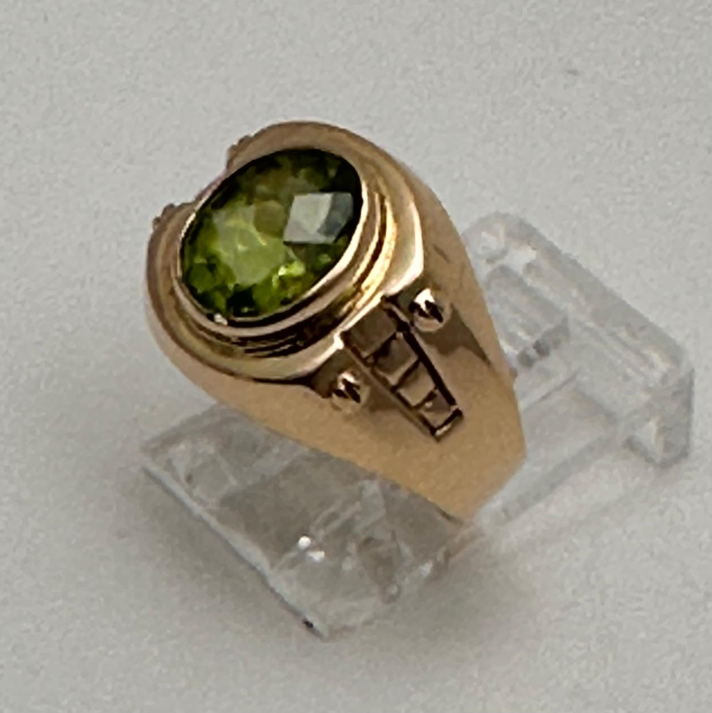 Oval Cut 21kt Yellow Gold 8mm x 9mm Oval Peridot Ring Size 5 3/4 For Sale