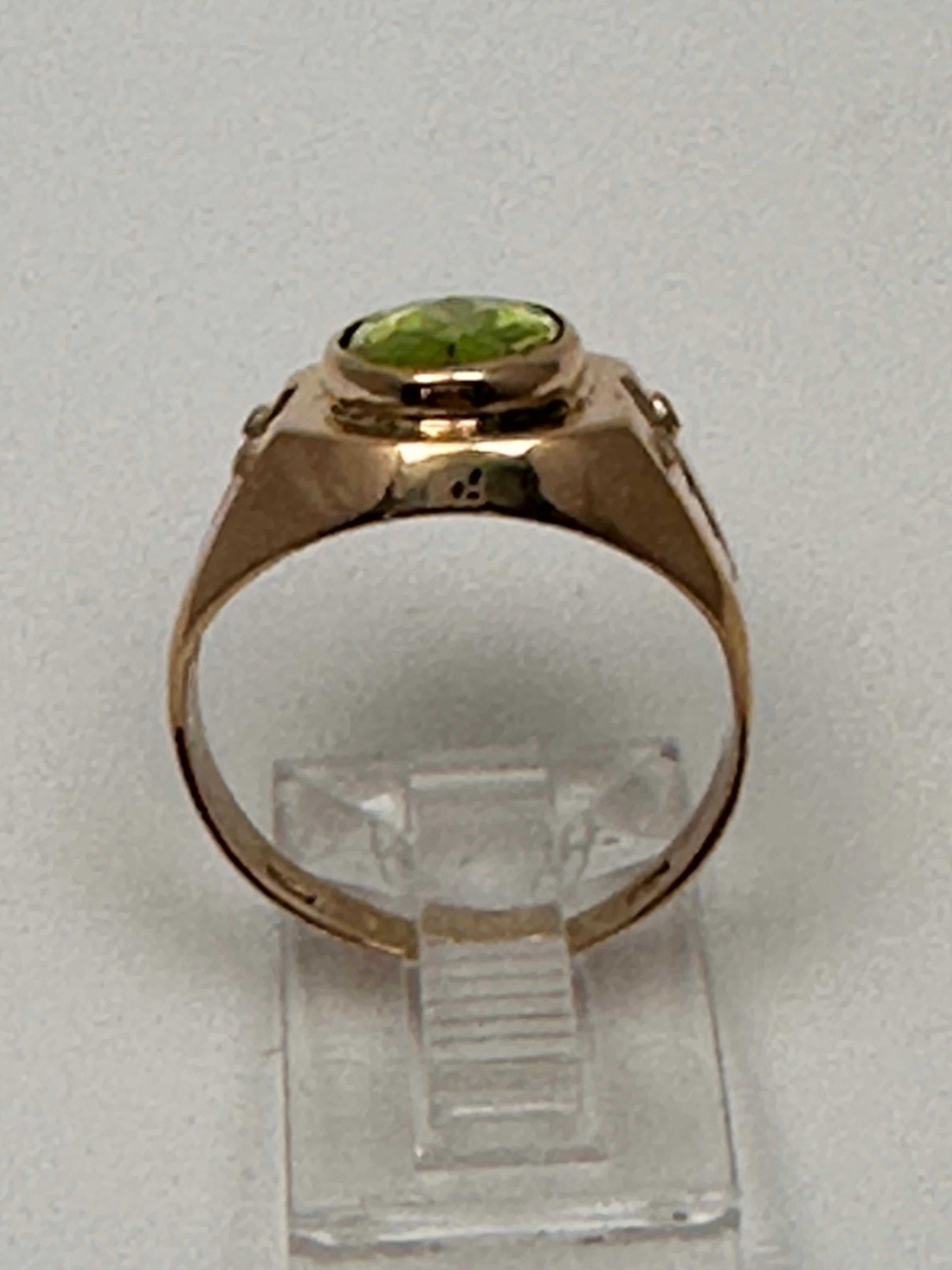 21kt Yellow Gold 8mm x 9mm Oval Peridot Ring Size 5 3/4 For Sale 3