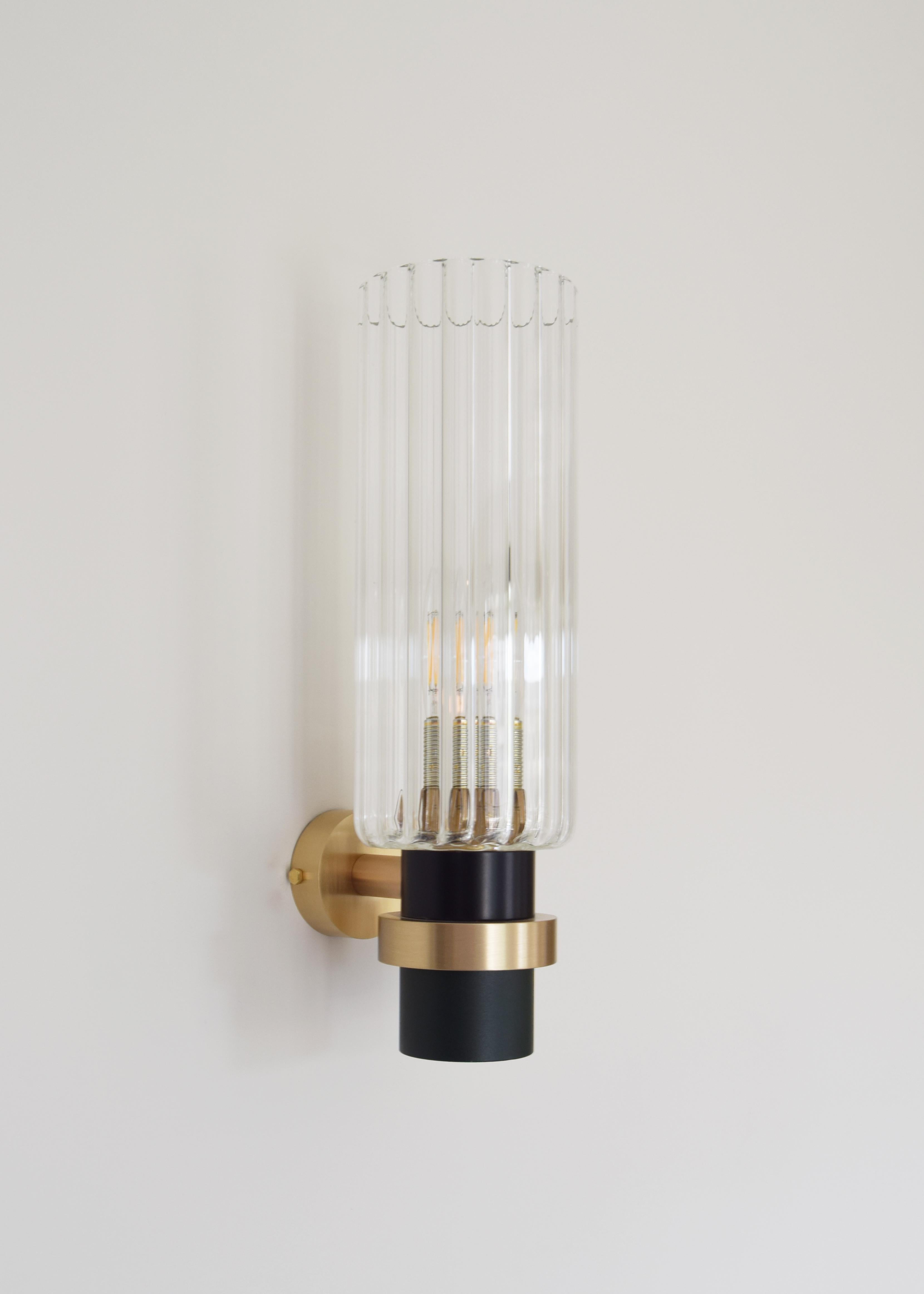 21st C Contemporary Marin Breynaert Wandleuchte Lampe Gebürstetes Messing Glas Schwarz (Pulverbeschichtet) im Angebot