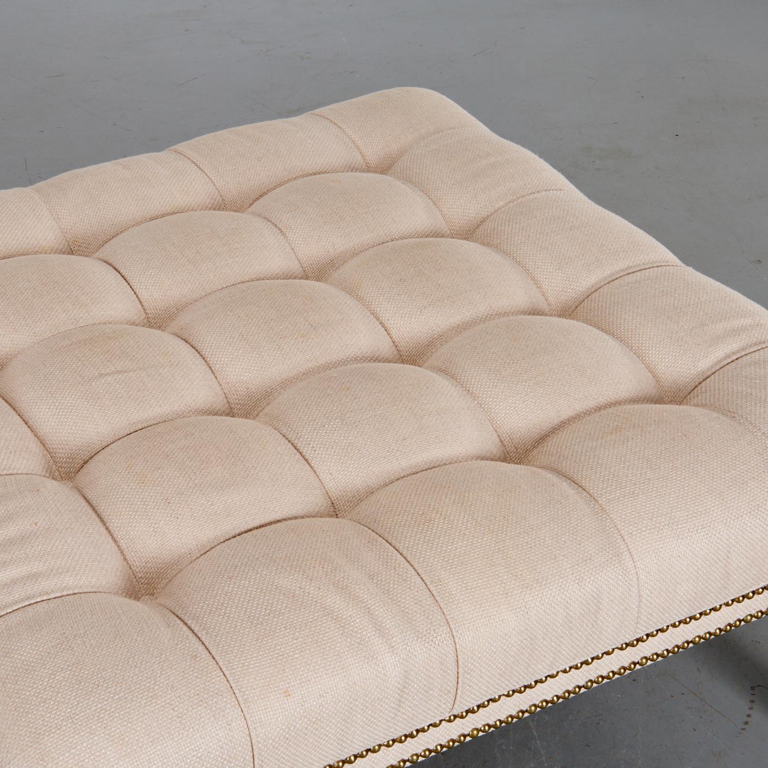 Américain 21ème C.C. Custom O. Henry House Oversized Tufted Ottoman with Brass Nailhead Trim (pouf surdimensionné avec garniture à clous en laiton) en vente