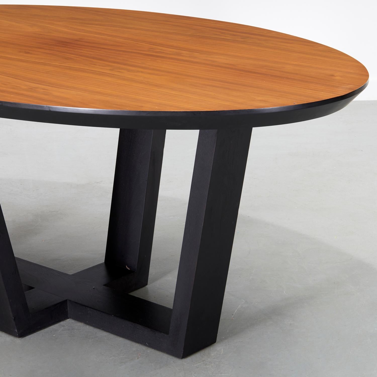 oval c table